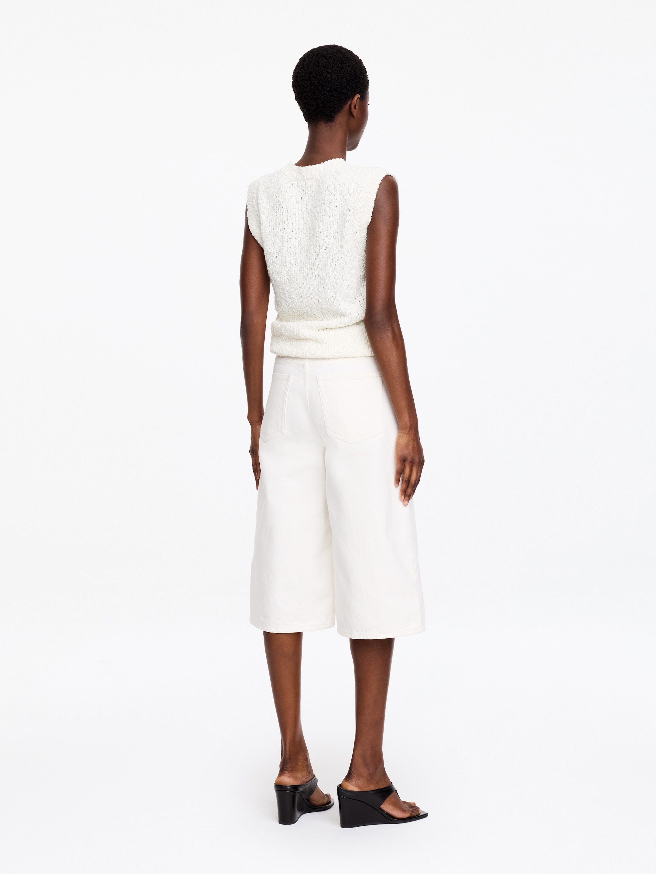 Bouclé Vest - White - Slim fit - Women - StillMedia/Lookbook - 2