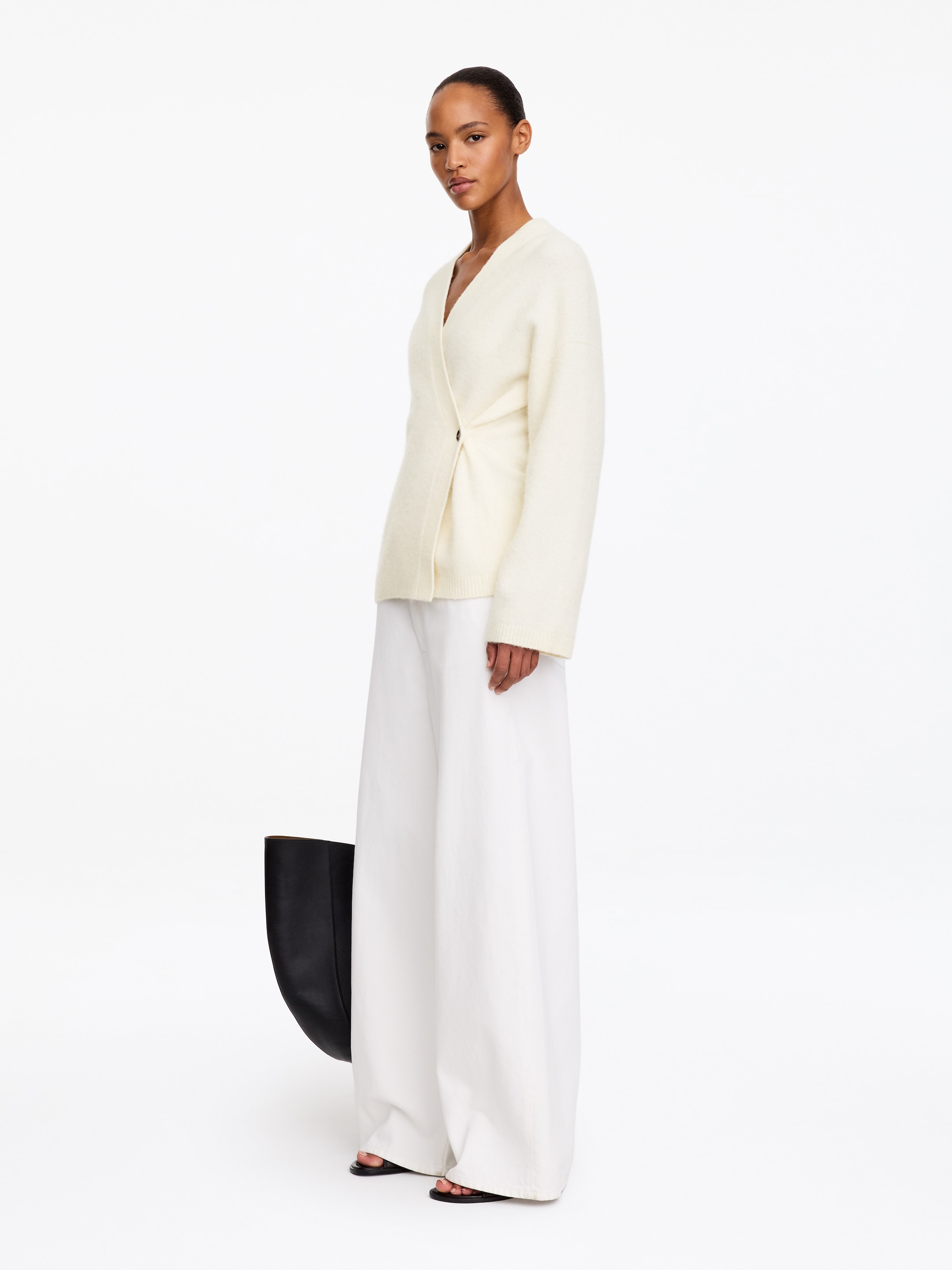 Alpaca-Wool Blend Cardigan - Off White - Regular fit - women - StillMedia/Lookbook - 9