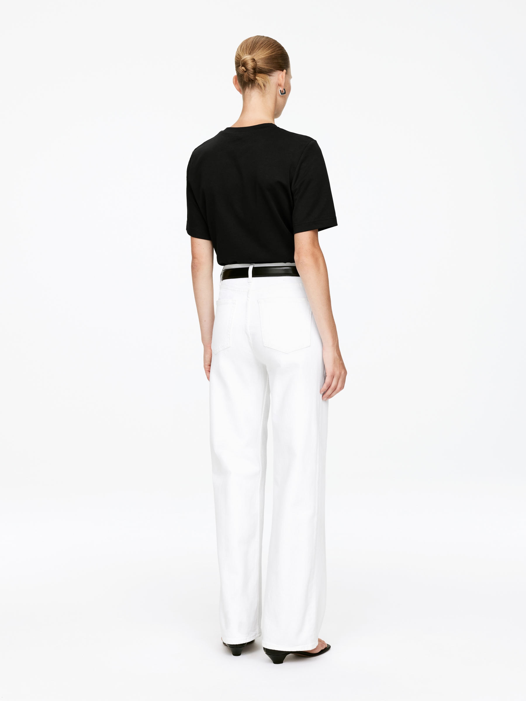 PEARL Heavyweight T-Shirt - Black - Regular fit - Women - StillMedia/Lookbook - 26