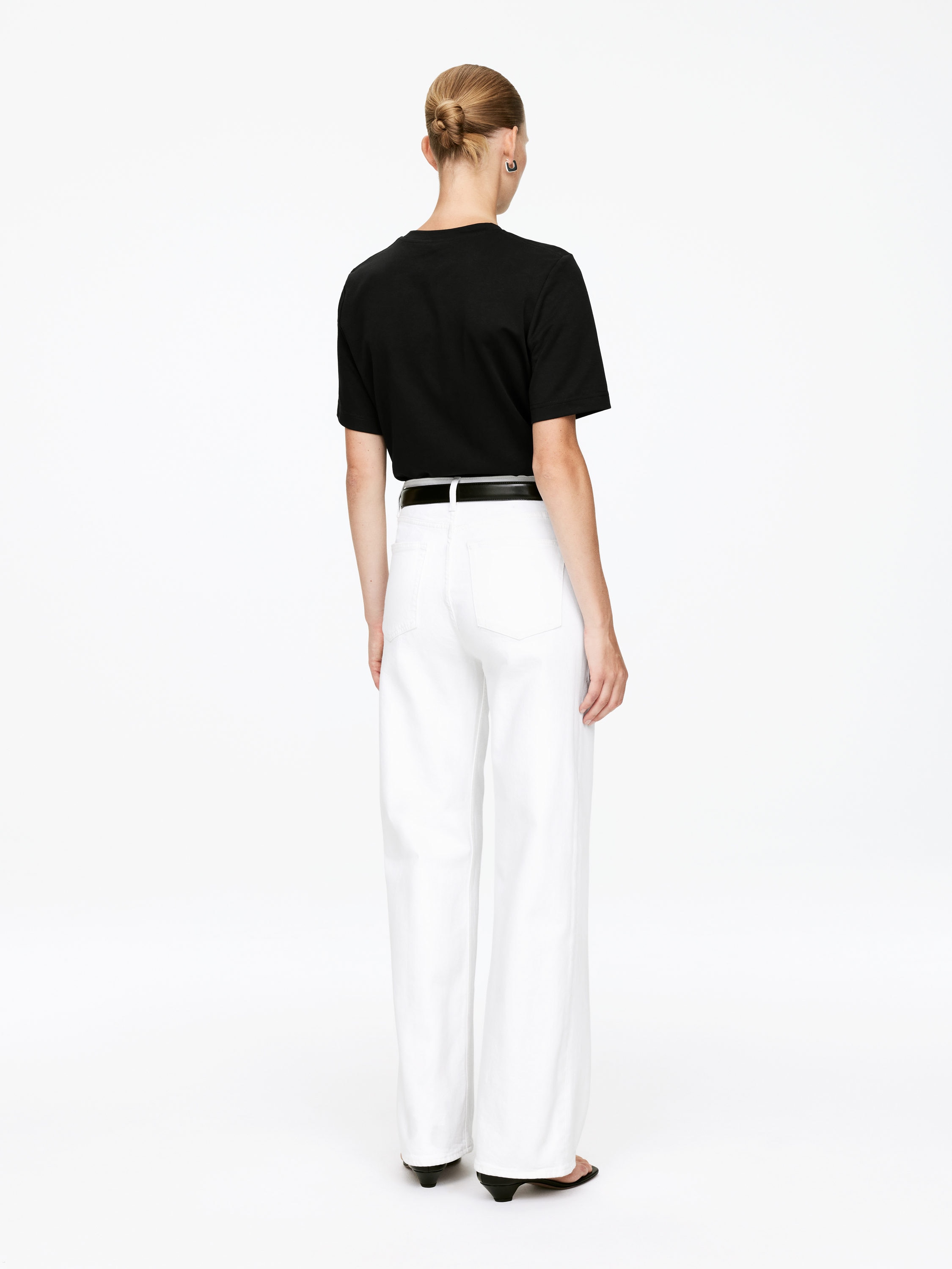 PEARL Heavyweight T-Shirt - Black - Regular fit - Women - StillMedia/Lookbook - 26