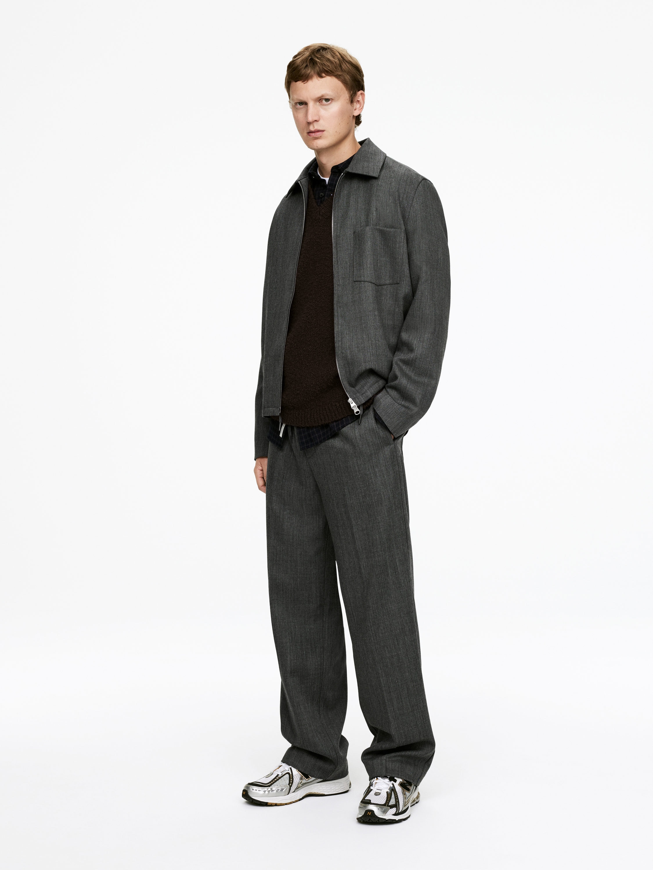Bouclé V-Neck Vest - Brown - Regular fit - Men - StillMedia/Lookbook - 3