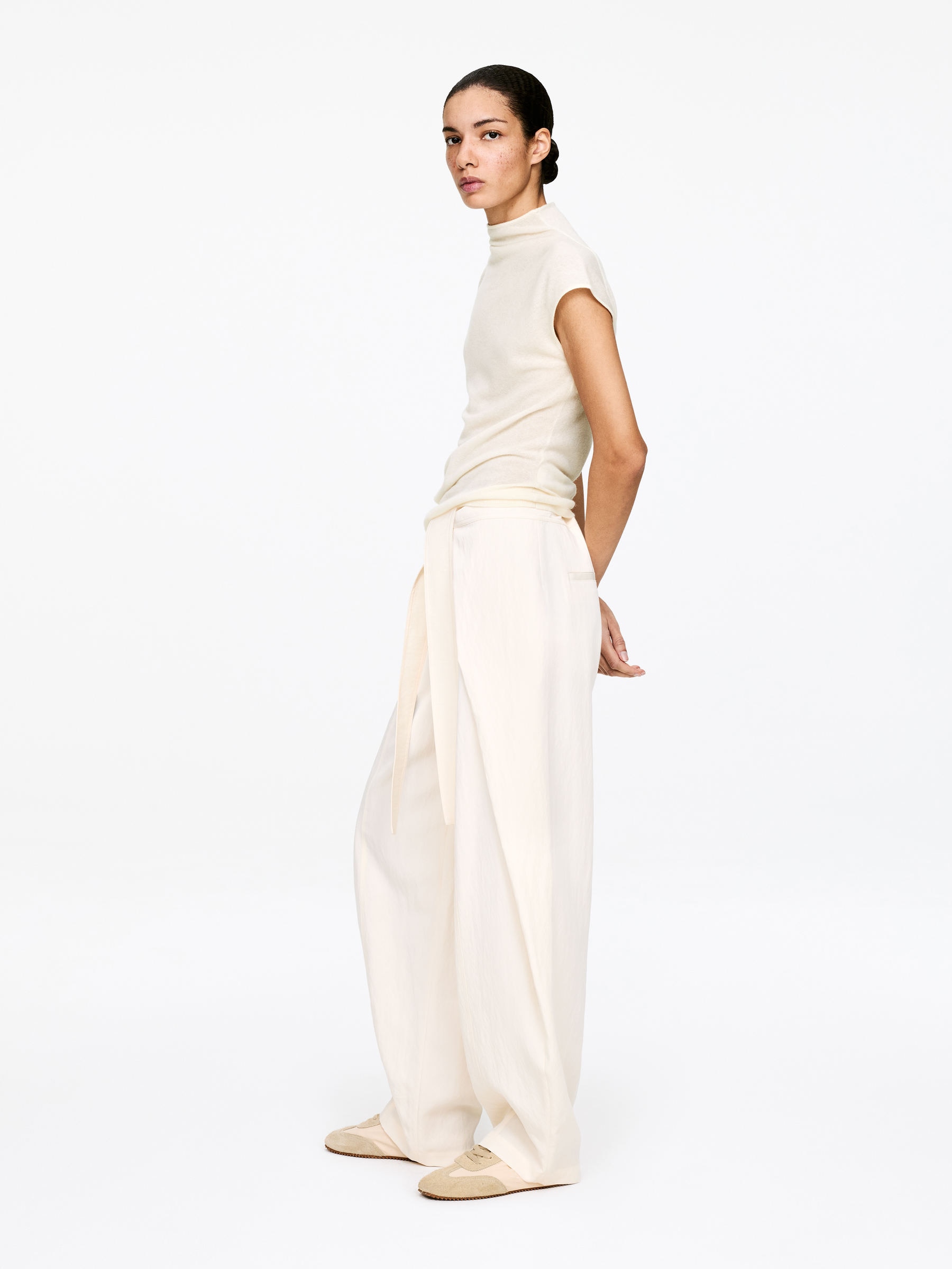 Pure Cashmere Draped Top - Off White - Regular fit - Women - StillMedia/Lookbook - 5