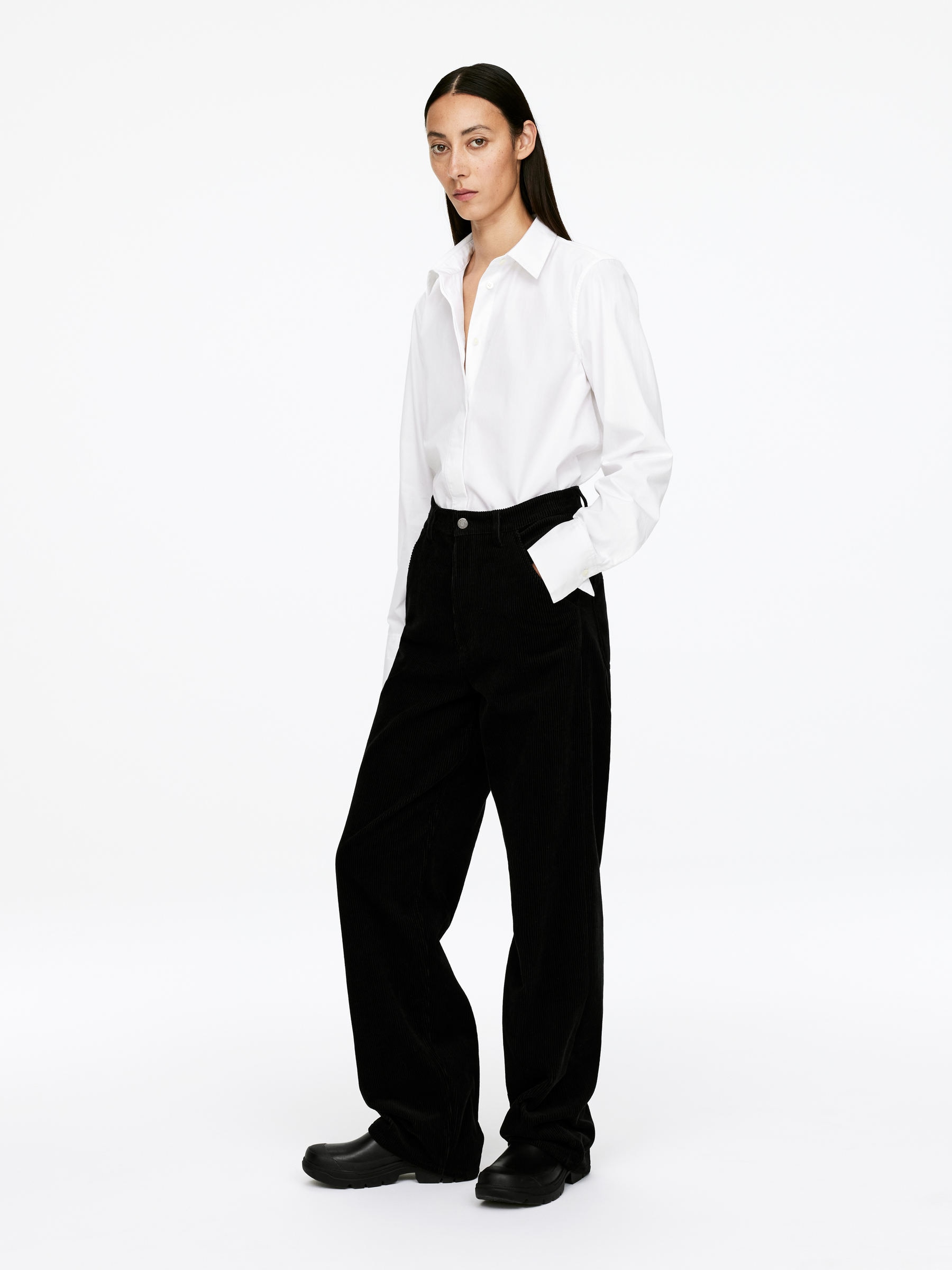 ARKET and Barbour Corduroy Trousers - Black - Relaxed fit - Women - StillMedia/Lookbook - 3