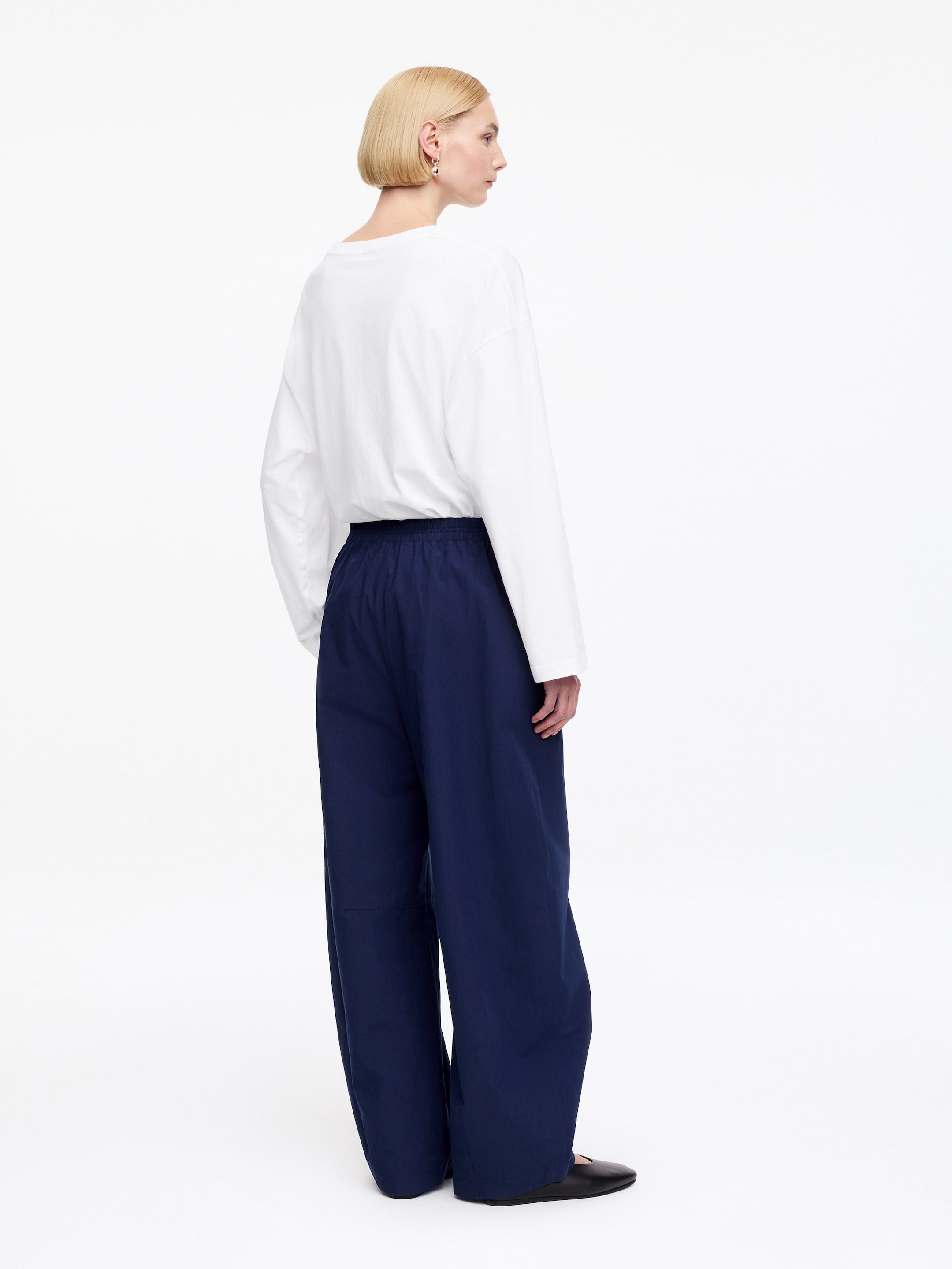 Relaxed Long-Sleeve T-Shirt - White - Oversized - Women - StillMedia/Lookbook - 3