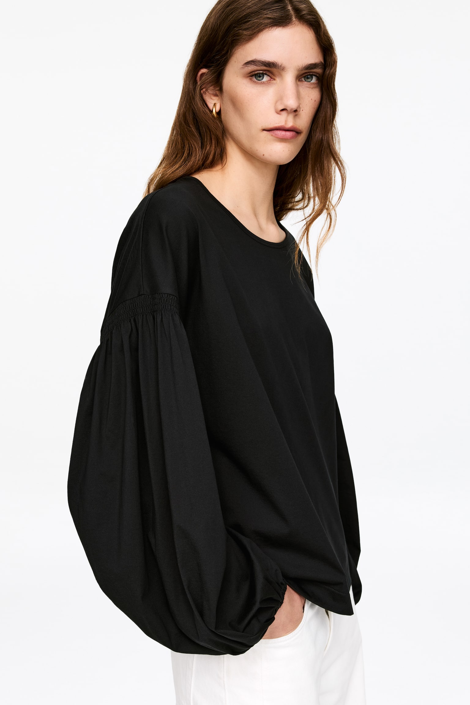 Blus i bomull, med ballongärmar. - Svart/Ljus mullvad - 4