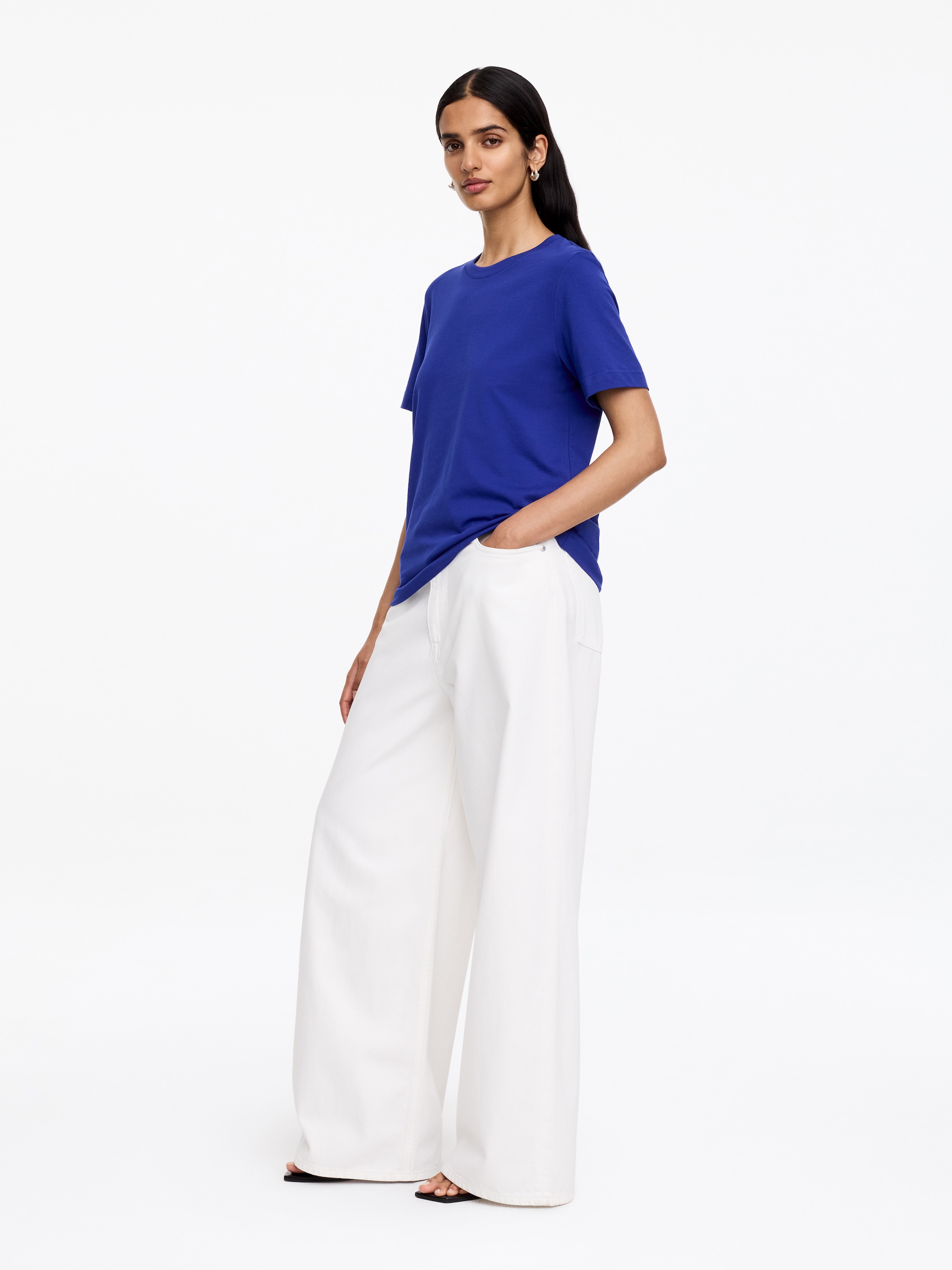 Signature Short-Sleeve T-Shirt - Bright Blue - Regular fit - Women - StillMedia/Lookbook - 4