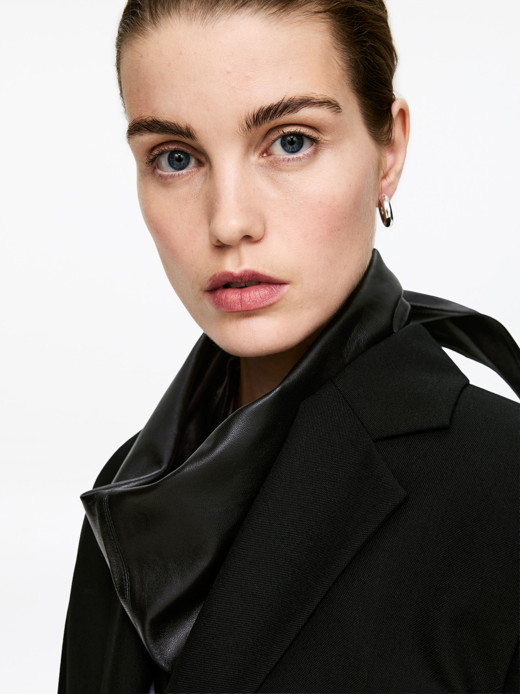 Leather Triangle Scarf - Black - Women - StillMedia/Lookbook - 5