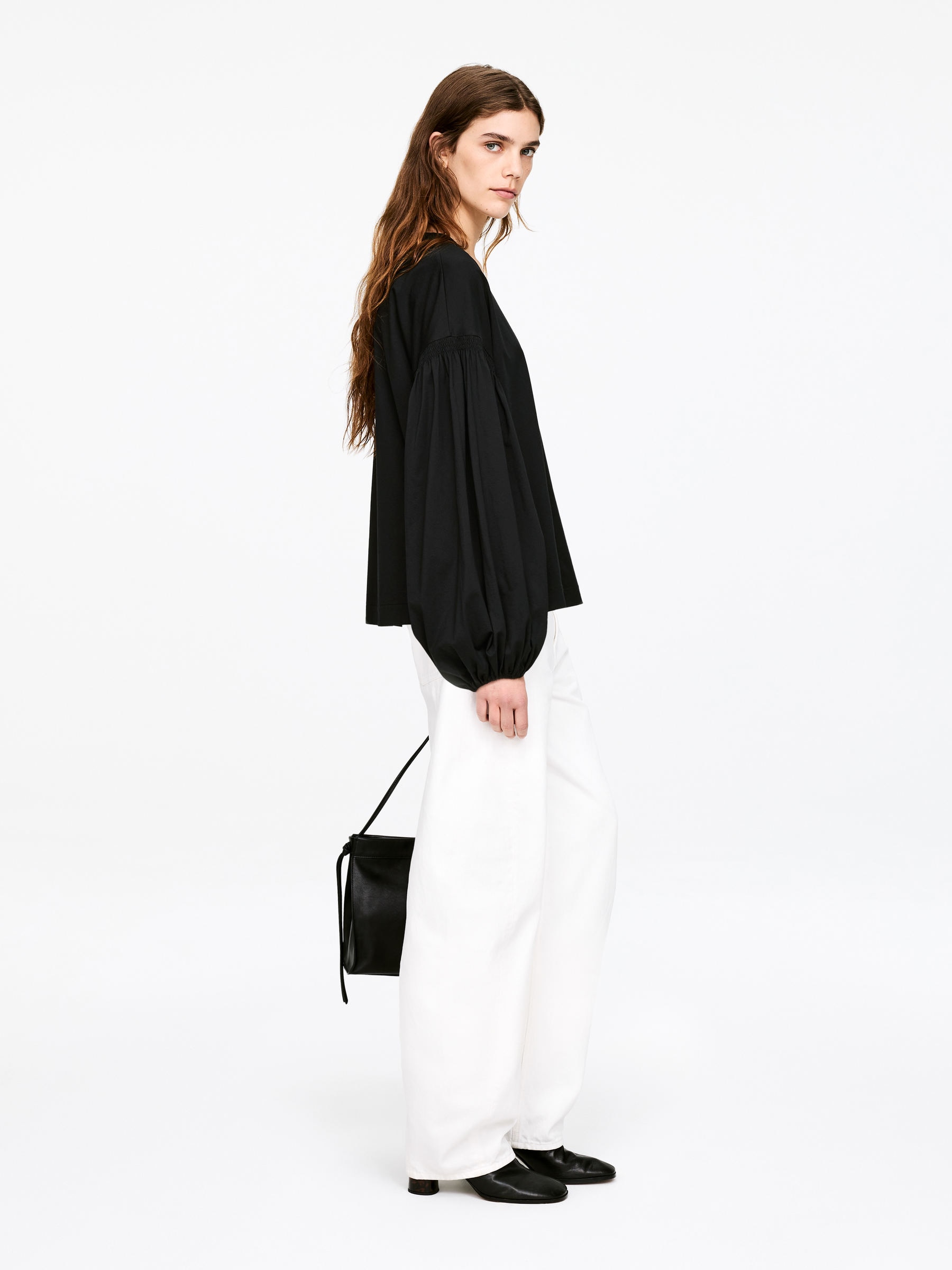 Baumwollbluse mit Ballonärmeln - Schwarz - Loose Fit - Damen - StillMedia/Lookbook - 5