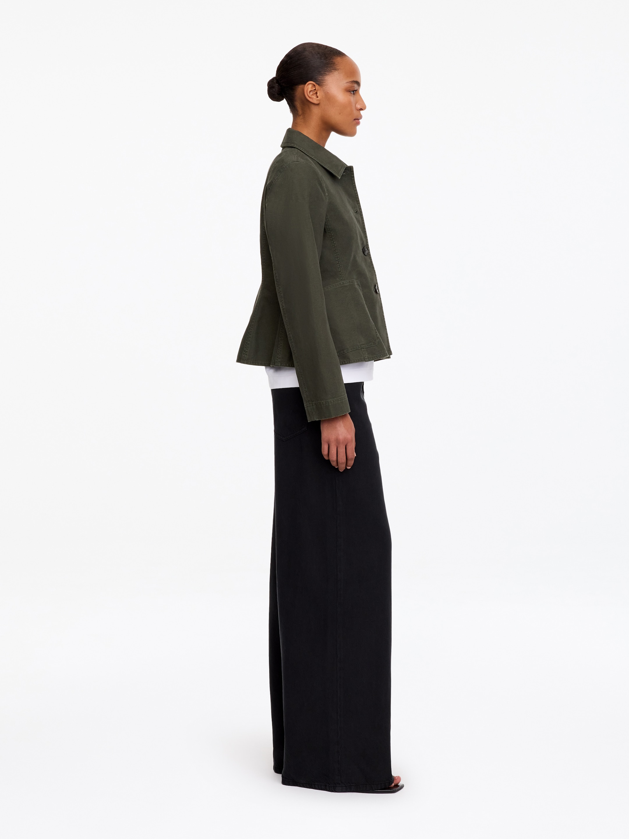Chaqueta de lona de algodón con bajo acampanado - Verde caqui - Corte estándar - women - StillMedia/Lookbook - 2