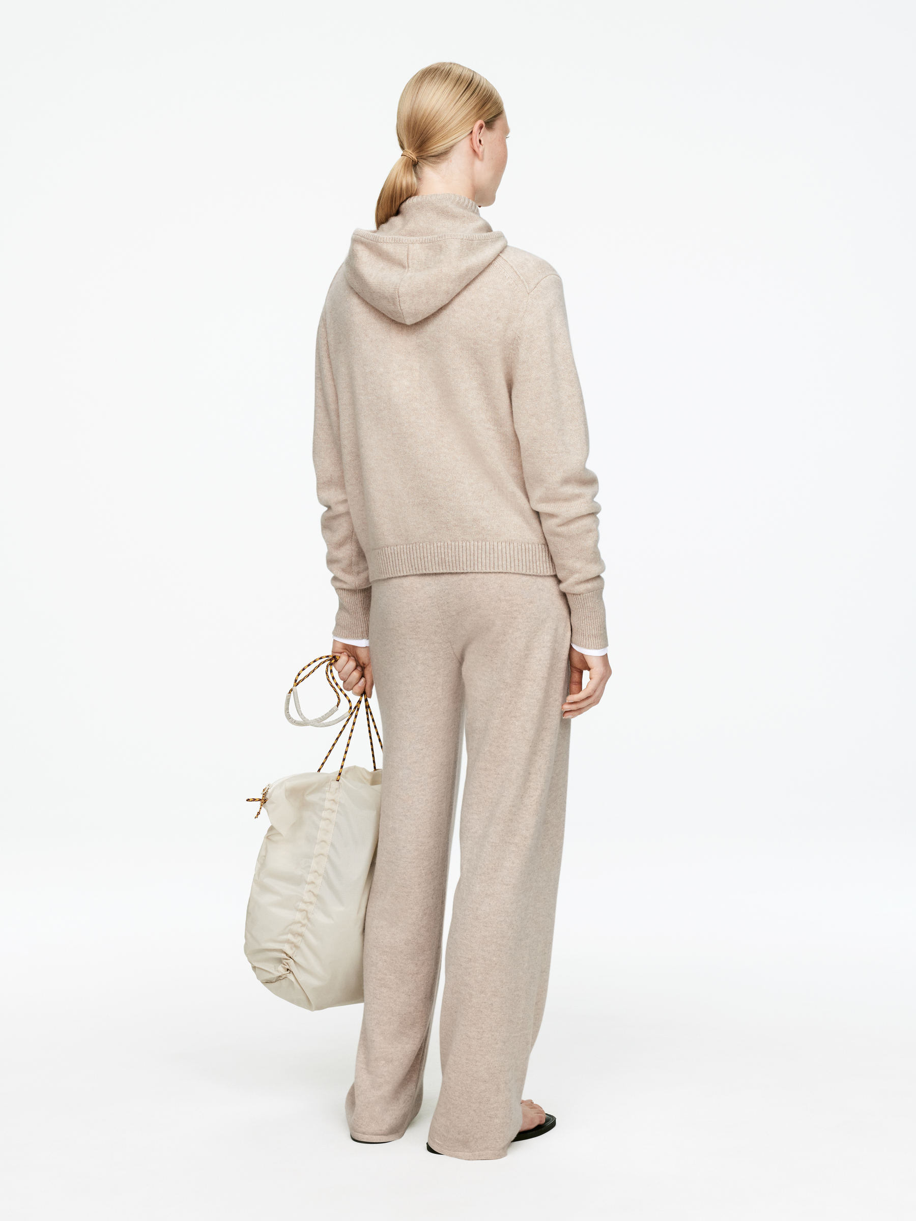 Kapuzenpullover aus reinem Kaschmir - Beige - Regular Fit - Damen - StillMedia/Lookbook - 3