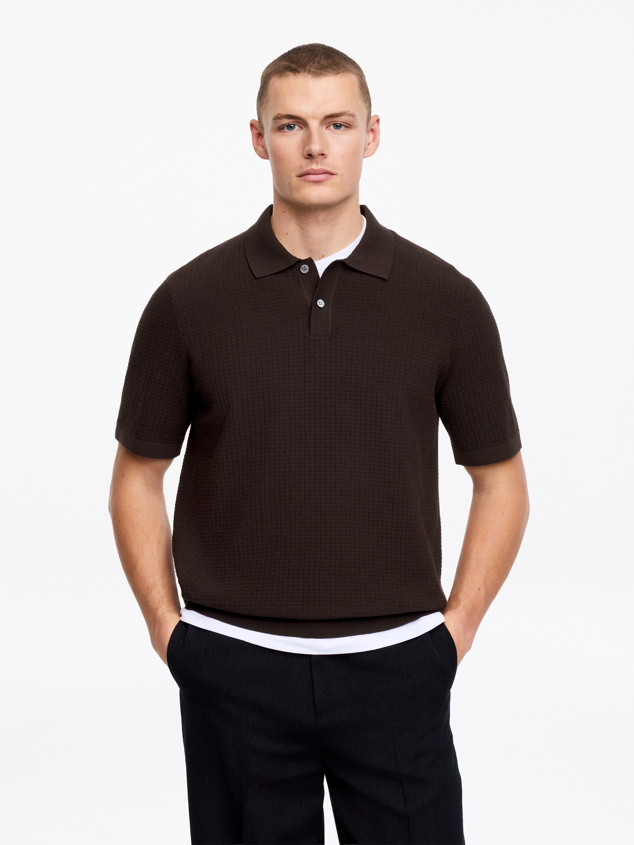 Gestricktes Poloshirt aus Baumwolle - Braun - Regular Fit - Herren - StillMedia/Lookbook - 5