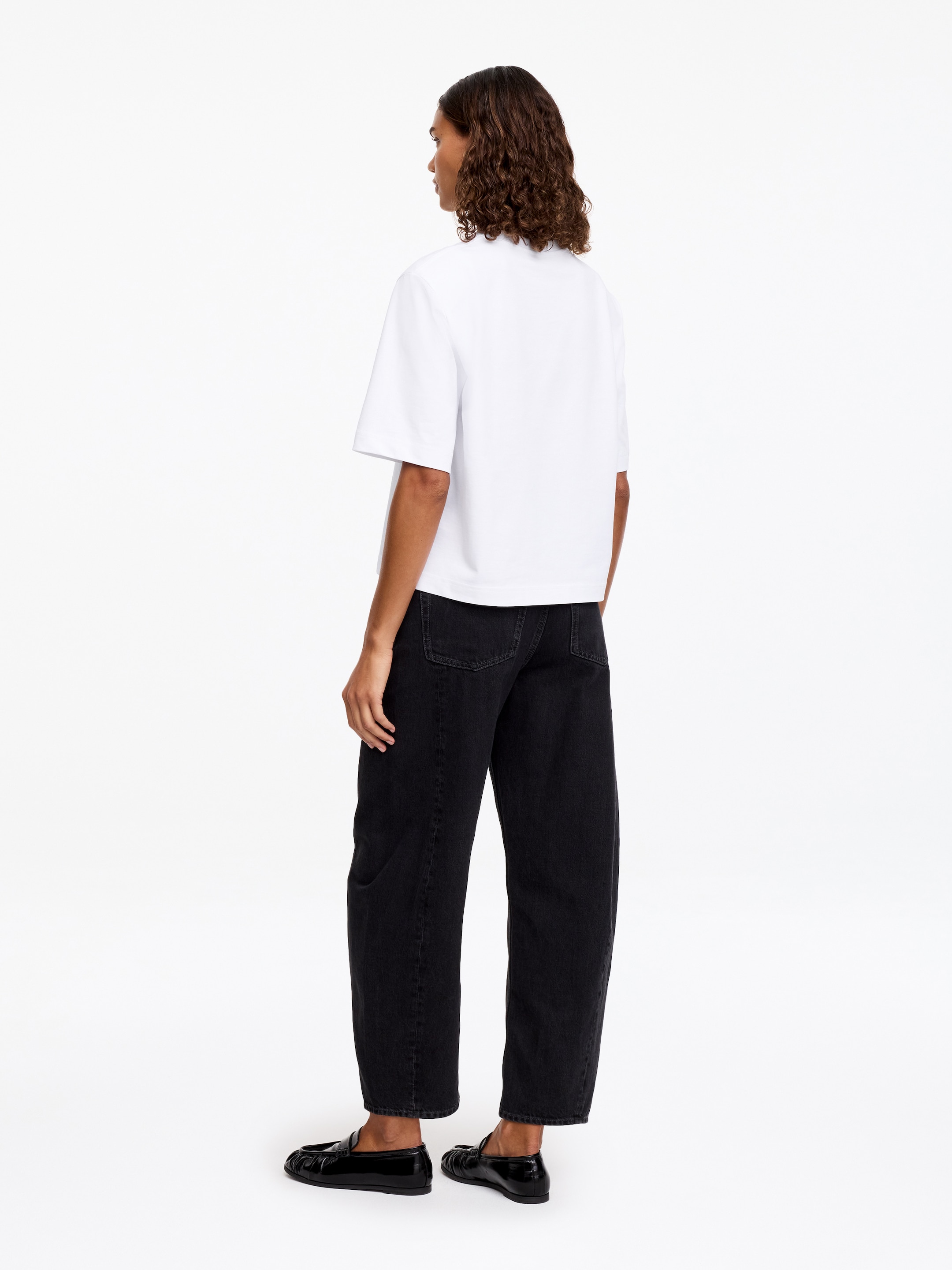 Signature Boxy T-Shirt - White - Relaxed fit - Women - StillMedia/Lookbook - 20