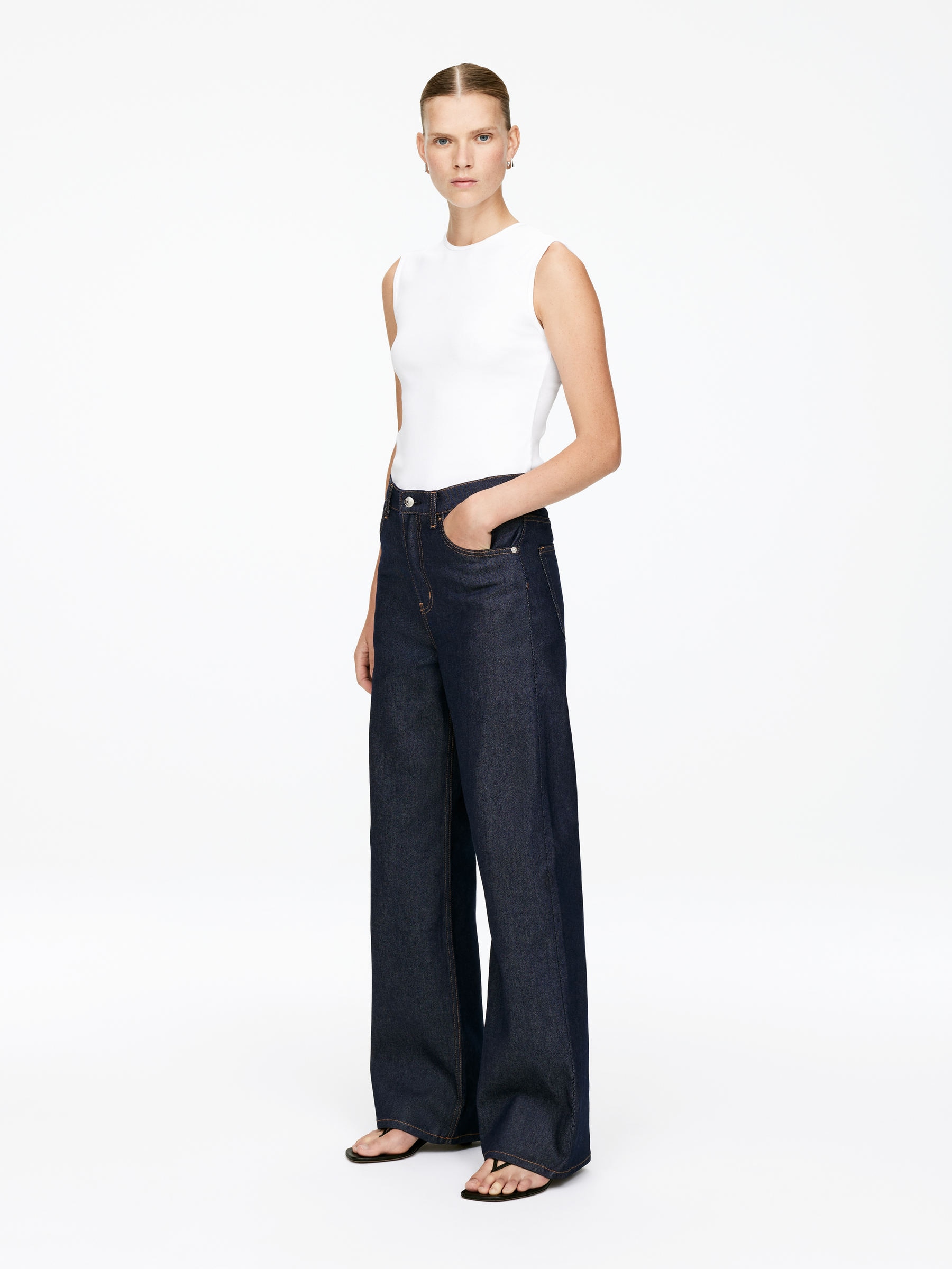 LUPINE Flared Jeans - Dark Blue - Slim fit - Women - StillMedia/Lookbook - 4