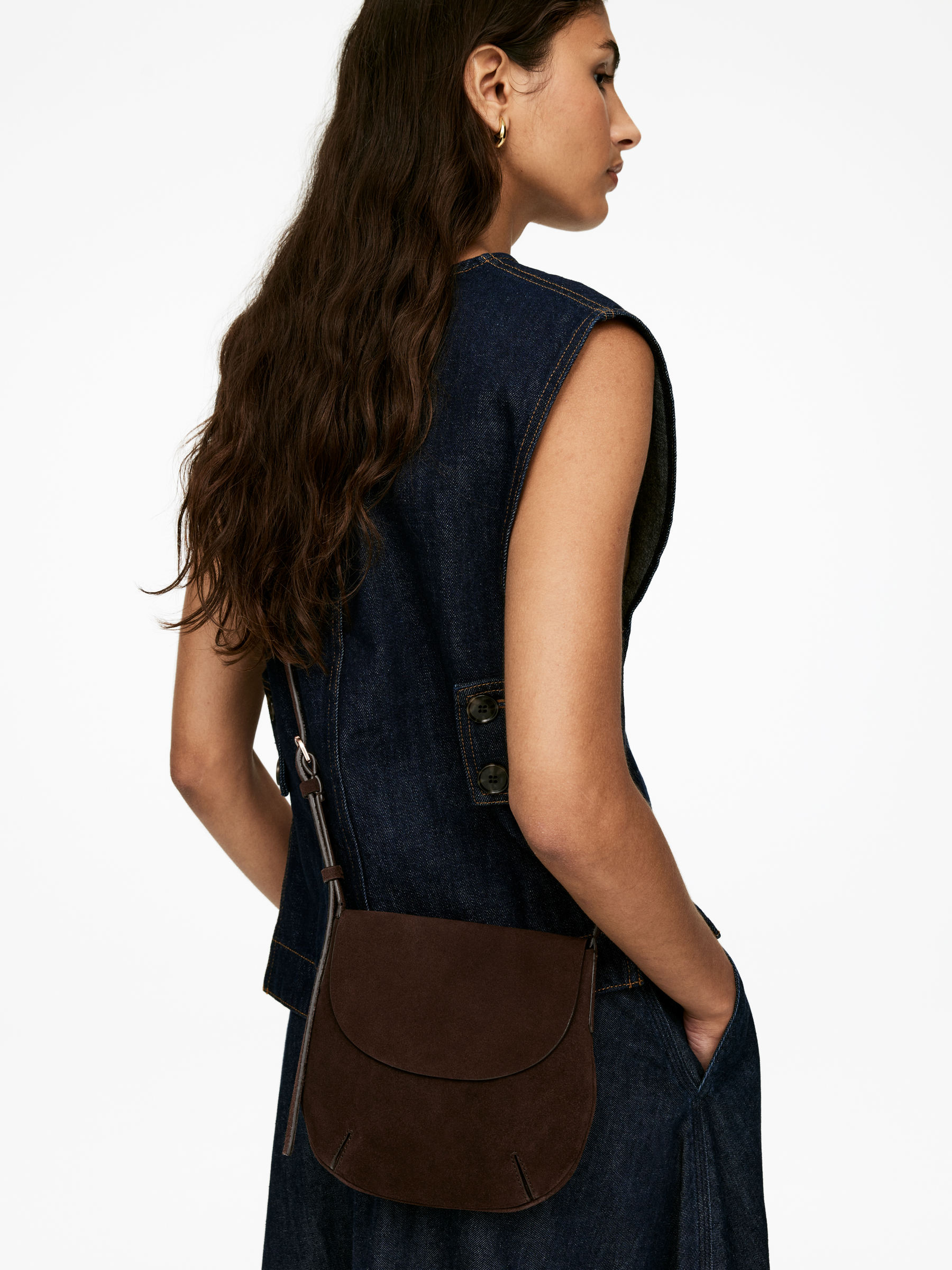 Sac bandoulière en daim - Marron foncé - Femme - StillMedia/Lookbook - 7