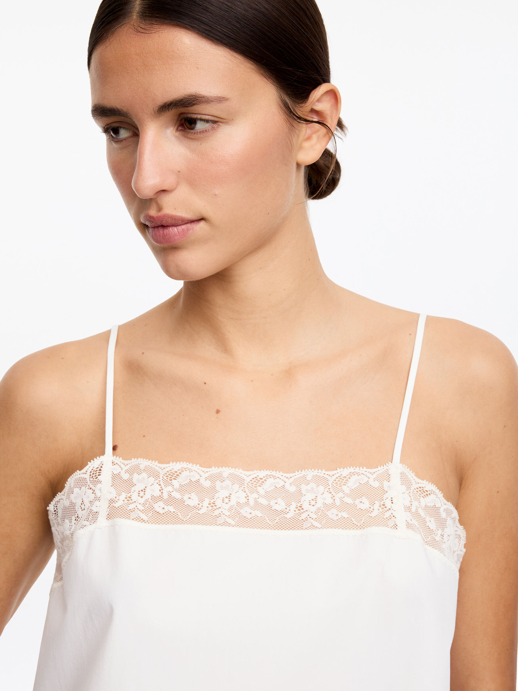 Lace-Trim Cotton Strap Top - Off White - Regular fit - Women - StillMedia/Lookbook - 2