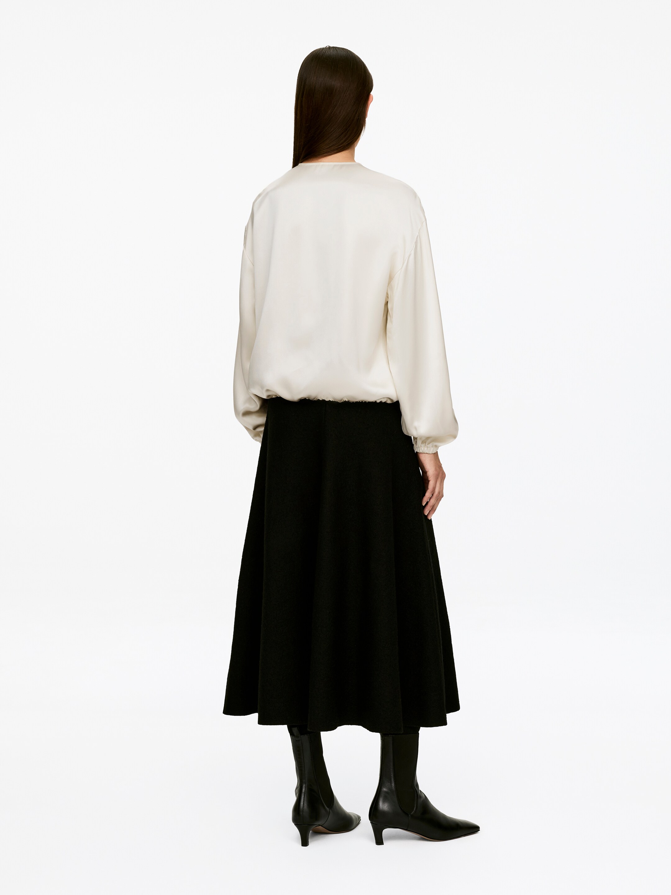 Ver imagen más grande: Blusa de satén con mangas abullonadas - Blanco roto - MUJER | H&M ES 2