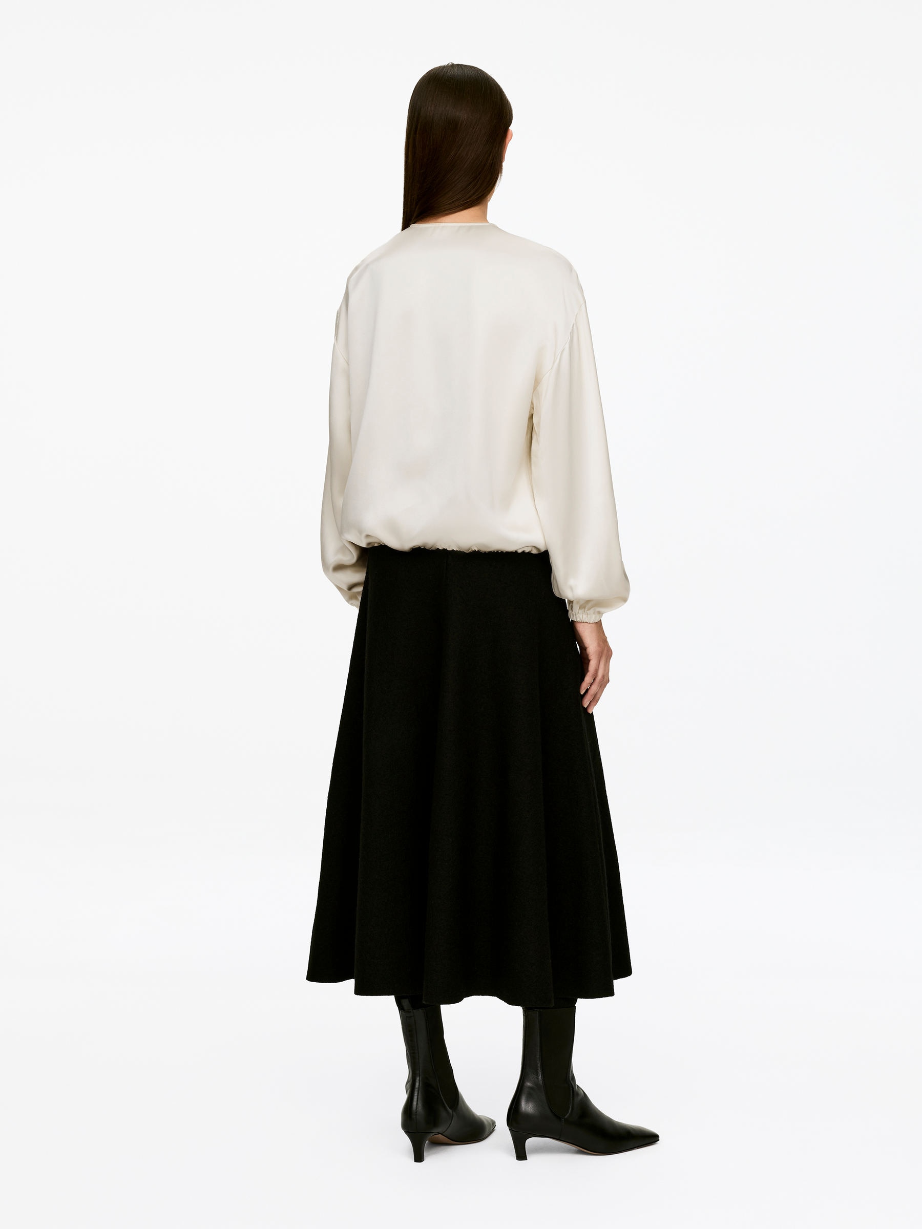 Volume-Sleeve Satin Blouse - Off White - Loose fit - Women - StillMedia/Lookbook - 3