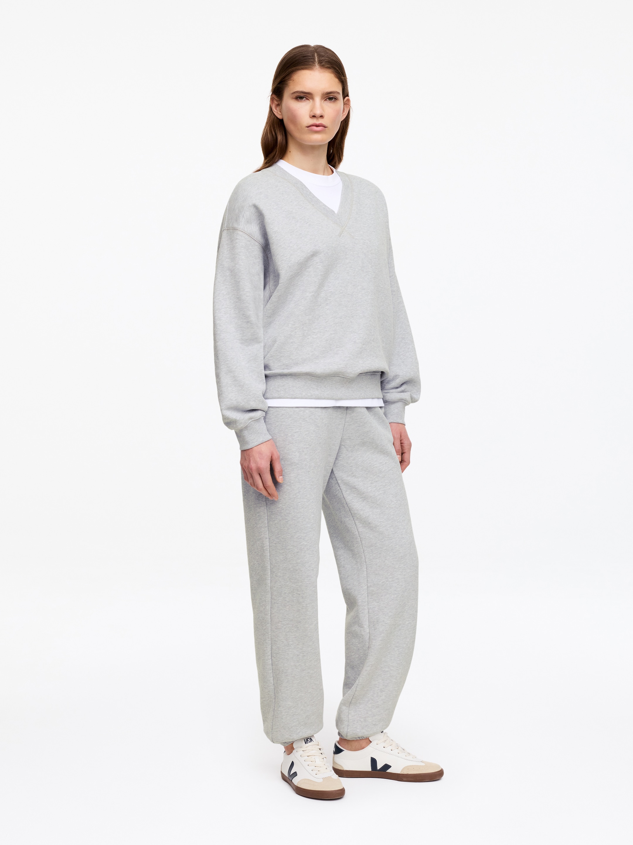 Bluza z dekoltem w szpic - Szary melanż - Luźny fason - Women - StillMedia/Lookbook - 6