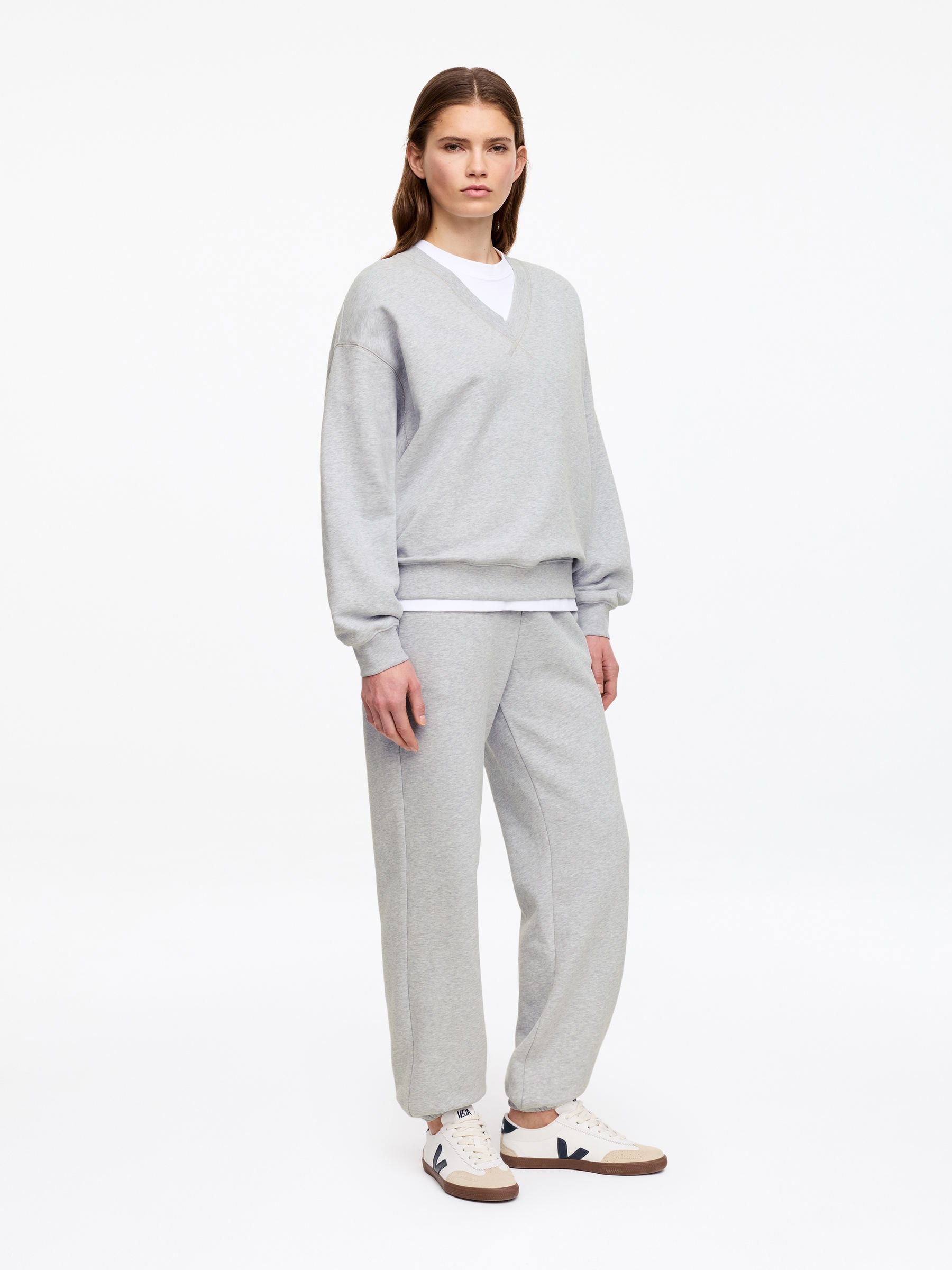 V-Neck Sweatshirt - Grey Melange - Loose fit - Women - StillMedia/Lookbook - 6