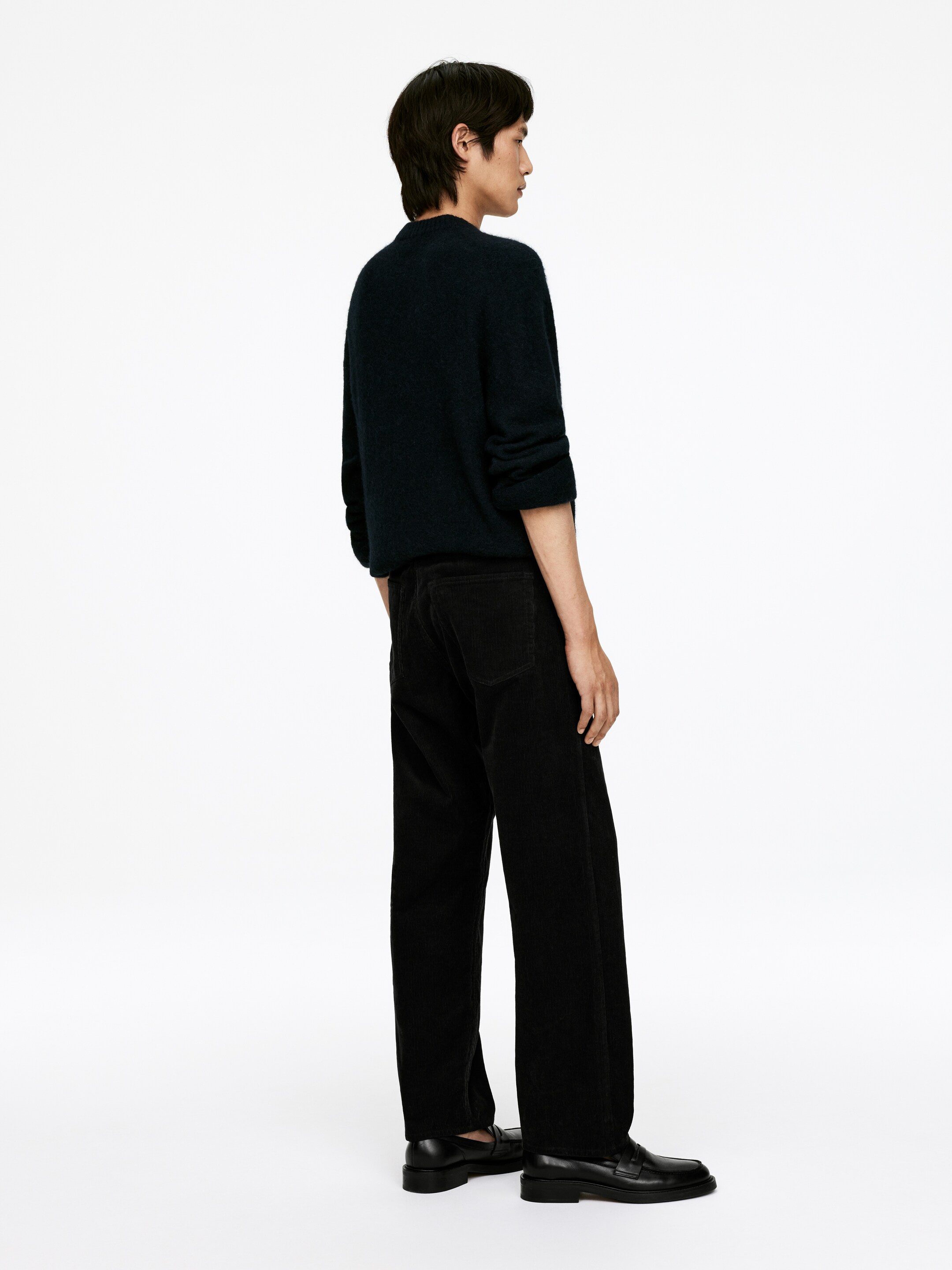 Vezi imaginea mai mare: Pantaloni LOOSE din catifea raiată - Negru - BĂRBAŢI | H&M RO 4