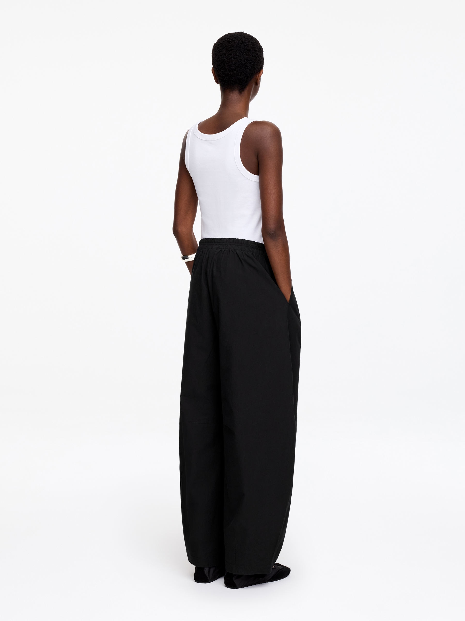 Barrel-Leg Cotton Trousers - Black - Loose fit - Women - StillMedia/Lookbook - 2