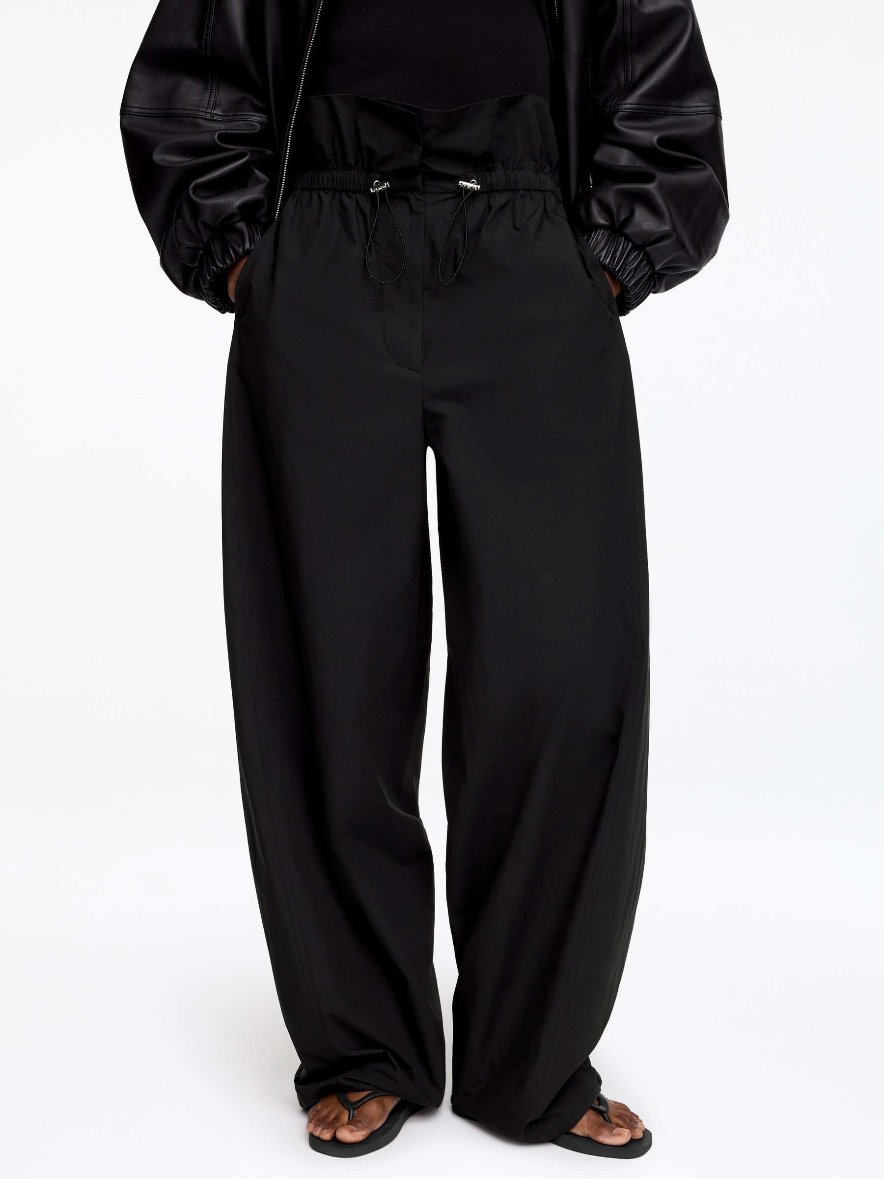 Paperbag Waist Trousers - Black - Relaxed fit - Women - StillMedia/Lookbook - 3