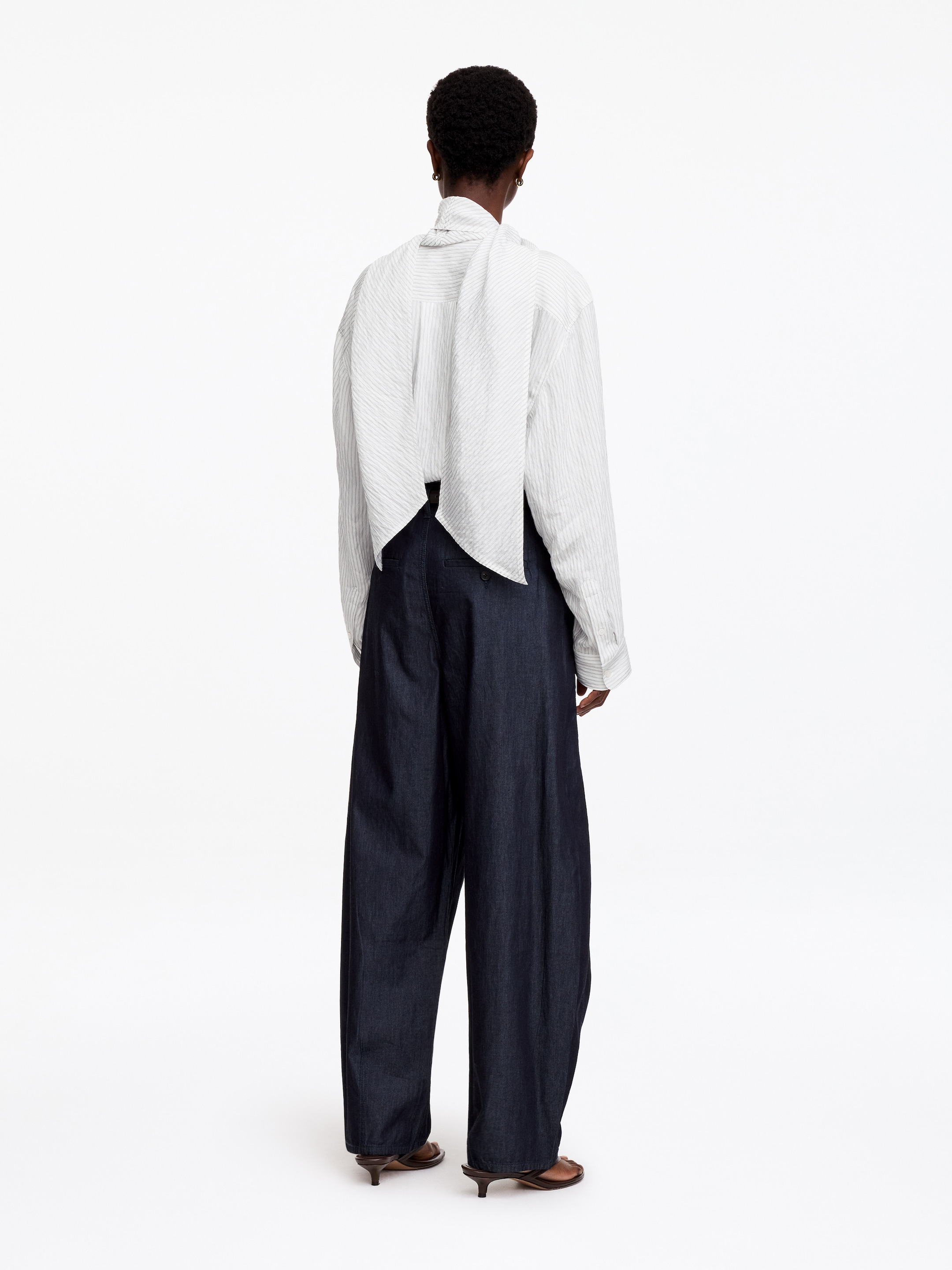 Bluzka z odpinanym szalem - Biały/Czarny - Fason normalny - Women - StillMedia/Lookbook - 3
