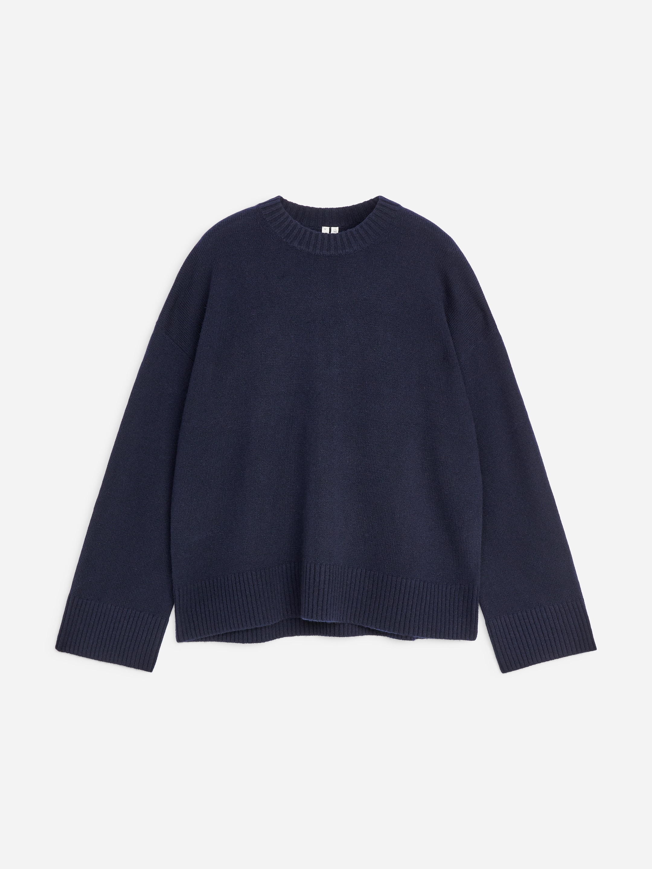 Oversized Pure Cashmere Jumper​ - Dark Blue - Relaxed fit - women - StillMedia/DescriptiveStillLife - 1