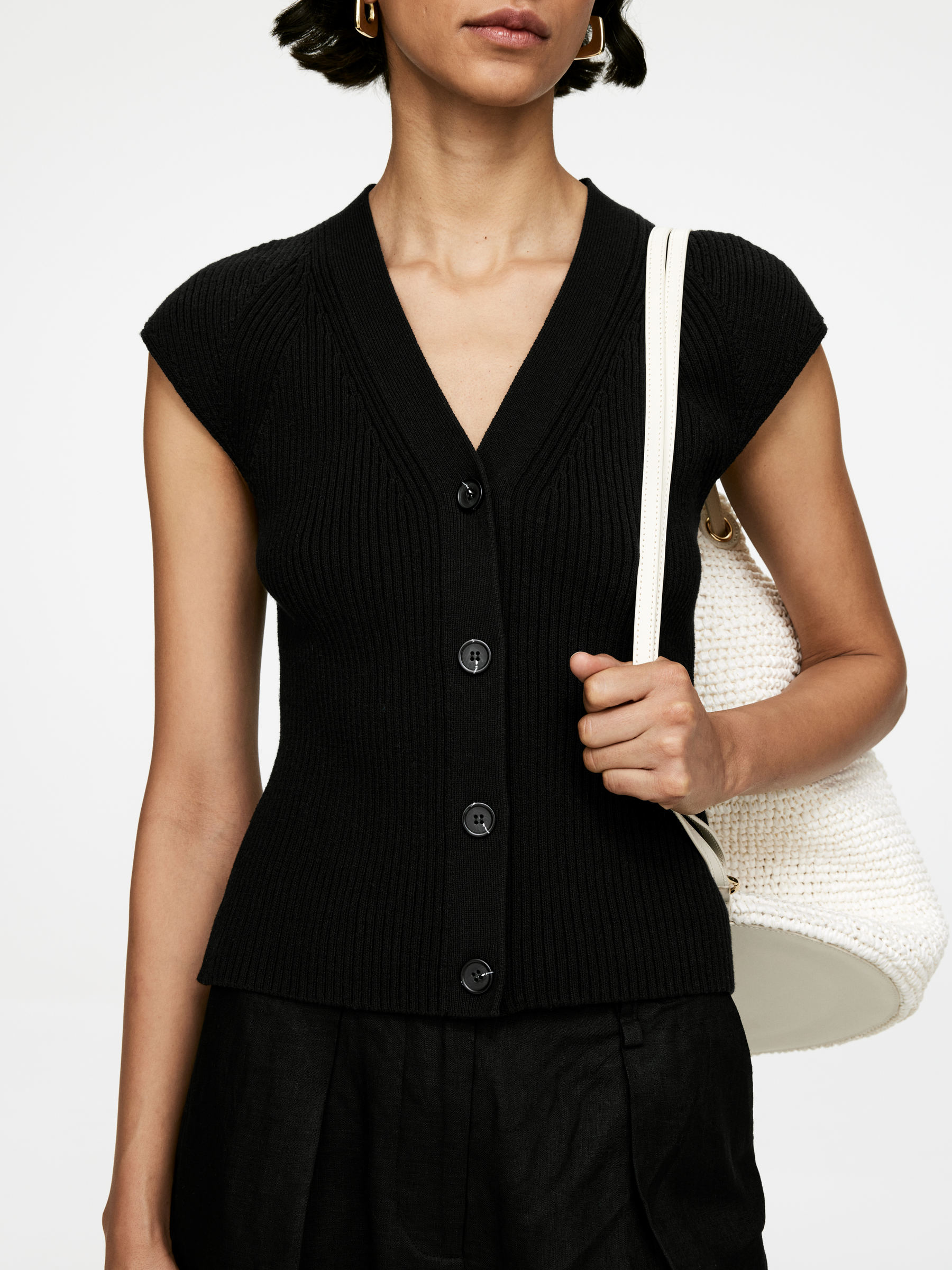 Knitted Sleeveless Top - Black - Regular fit - Women - StillMedia/Lookbook - 5