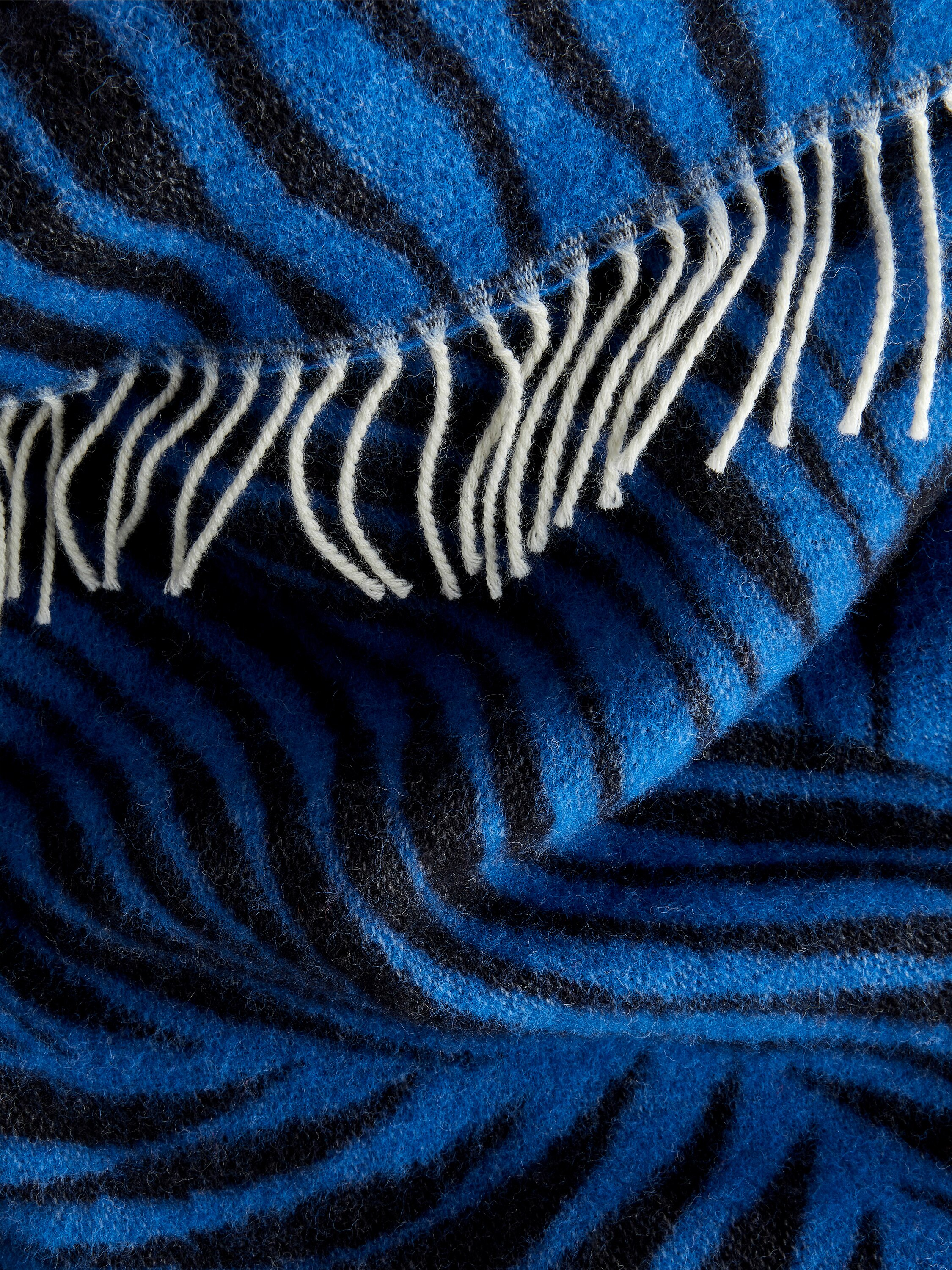 ARKET ブルーブランケット Klippan Wool Blanket – Blue/White – Homeware – ARKET EU