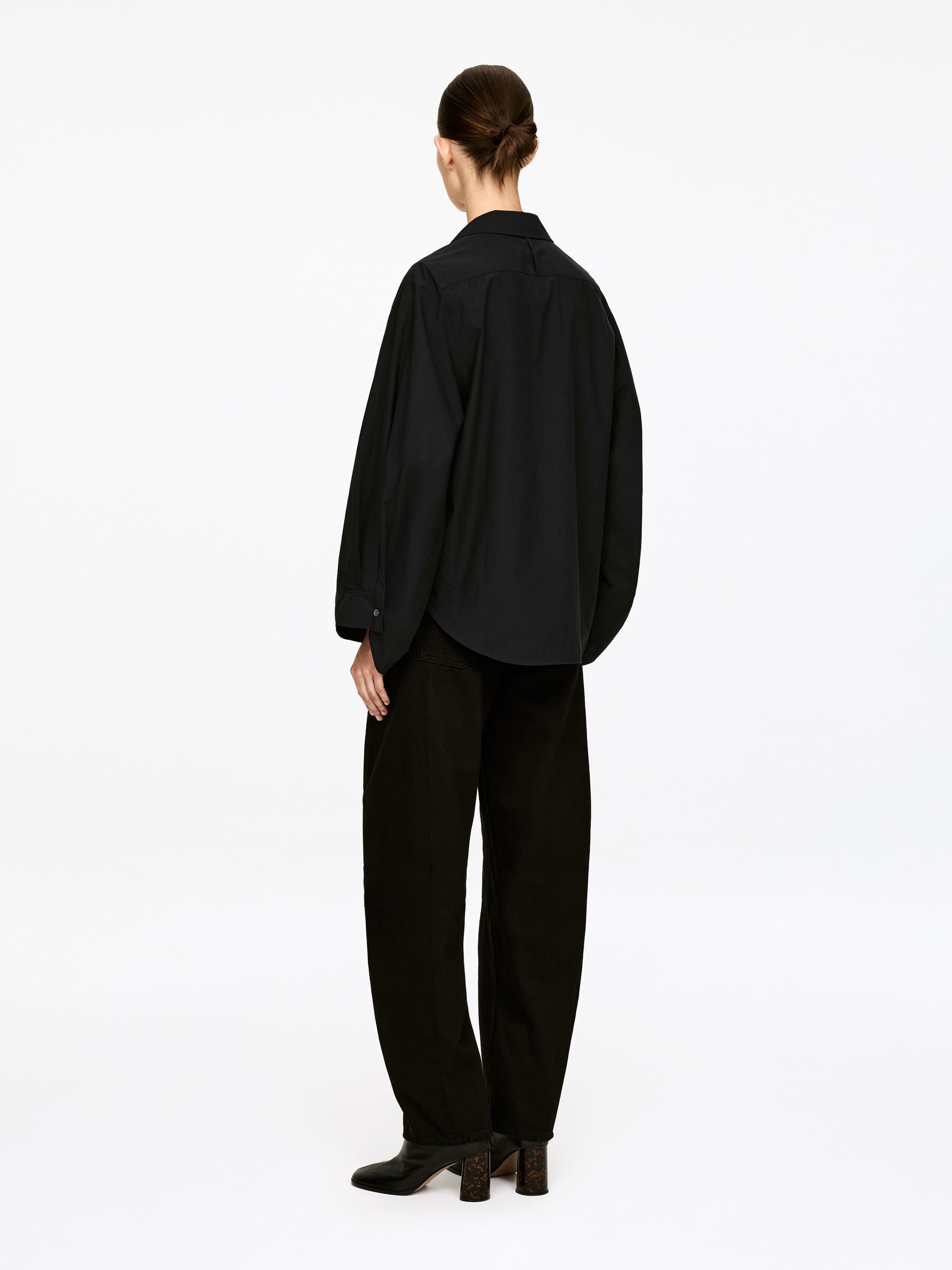 Volume-Sleeve Shirt - Black - Regular fit - Women - StillMedia/Lookbook - 3