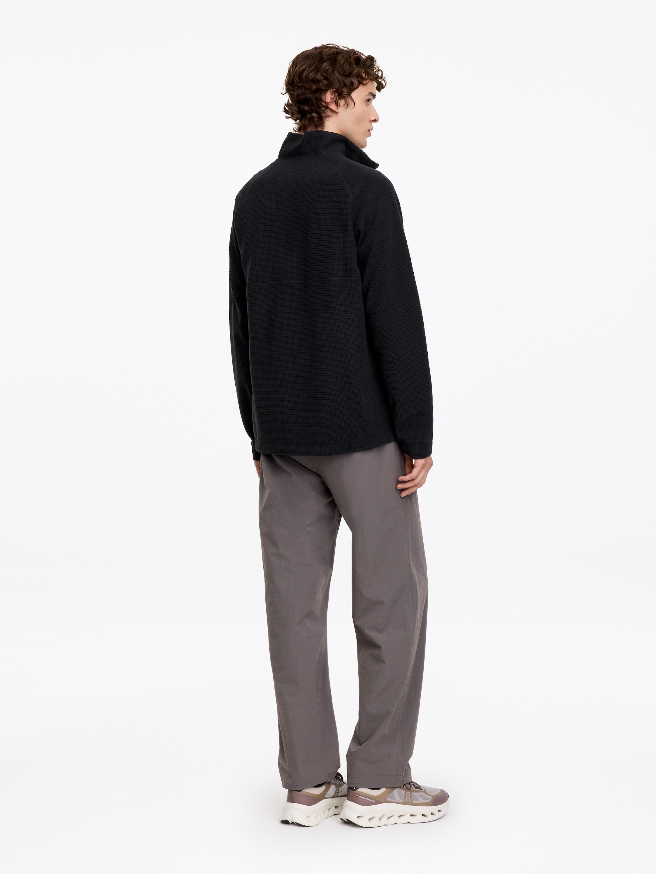 ARKET ACTIVE Structured Half-Zip Jumper - Black - Regular fit - men - StillMedia/Lookbook - 4