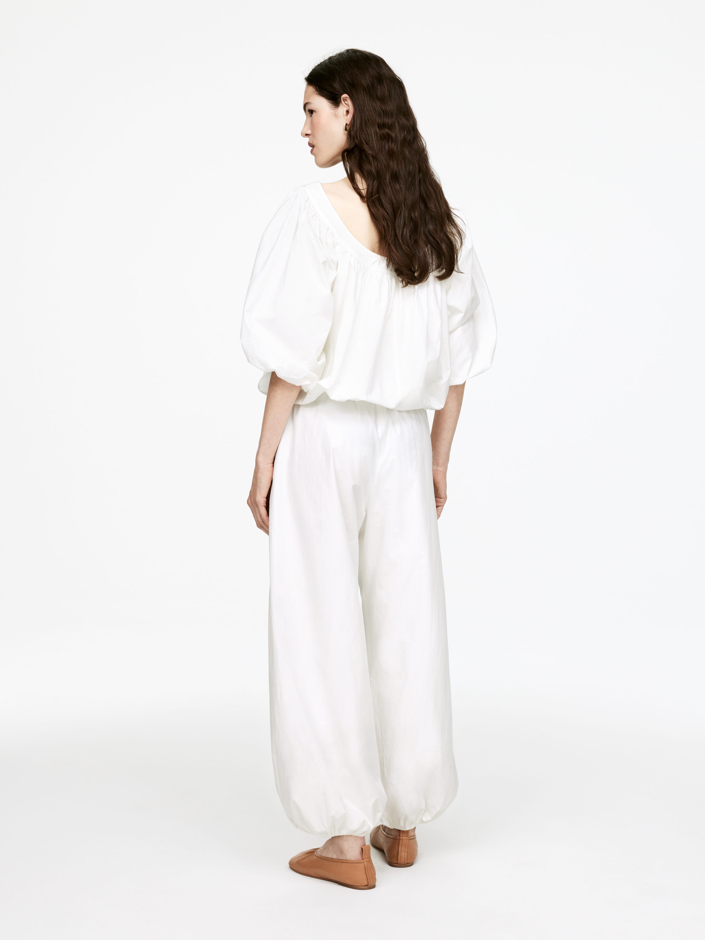 Balloon-Leg Poplin Trousers - White - Relaxed fit - Women - StillMedia/Lookbook - 4
