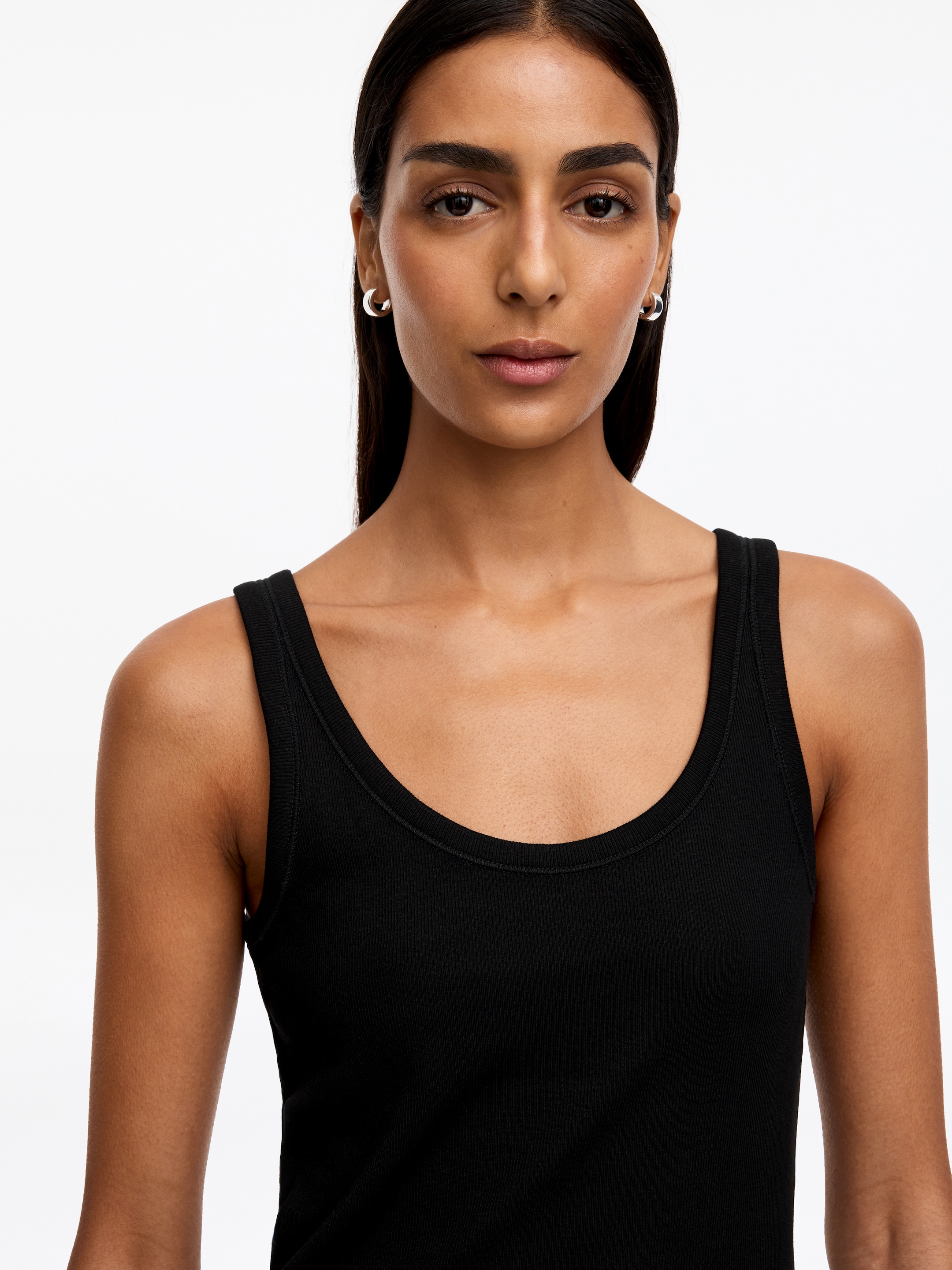 Geripptes Tanktop - Schwarz - Slim Fit - Damen - StillMedia/Lookbook - 4