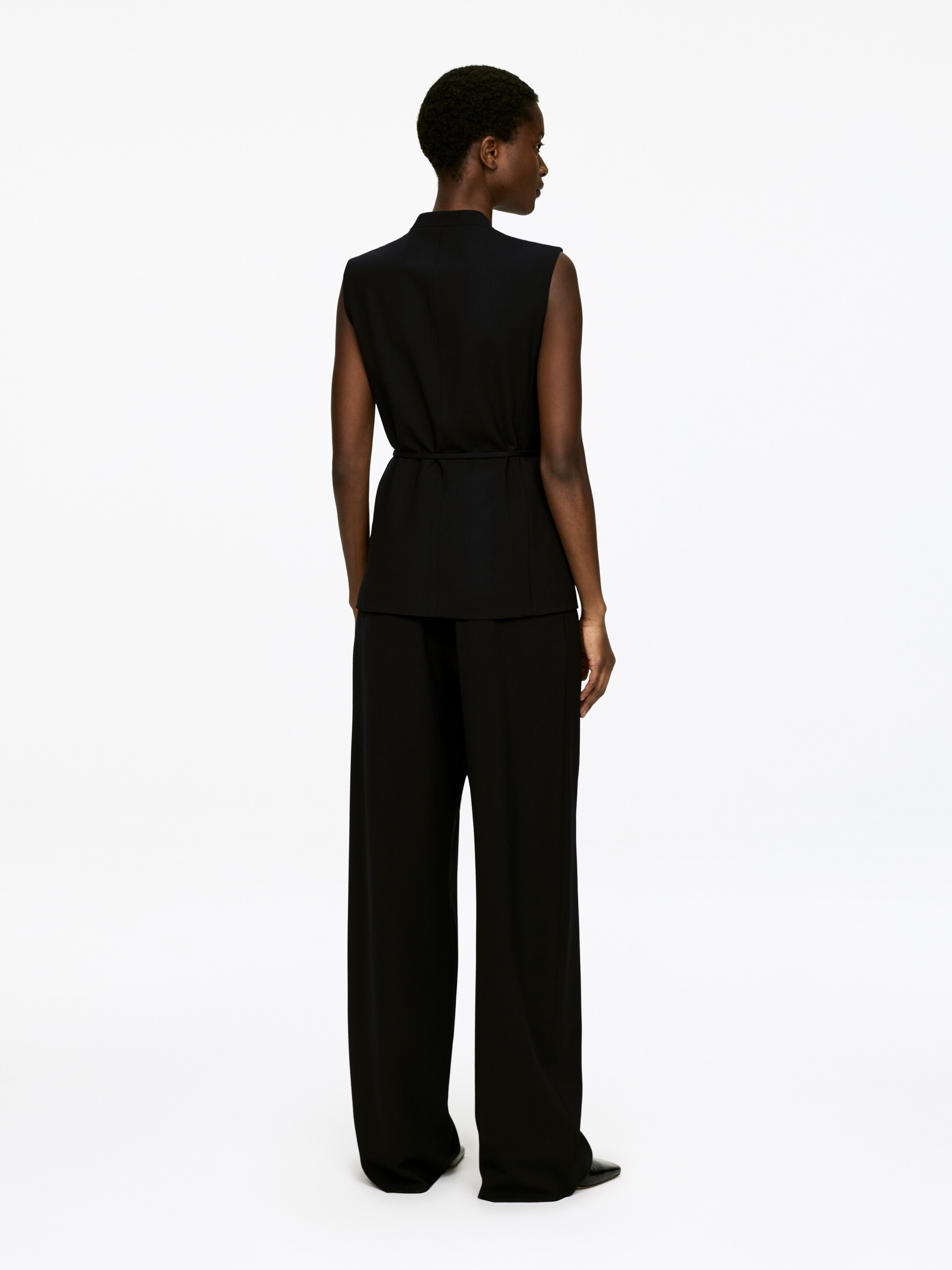 Größeres Bild ansehen: Weste mit Gürtel - Schwarz - Ladies | H&M DE 3