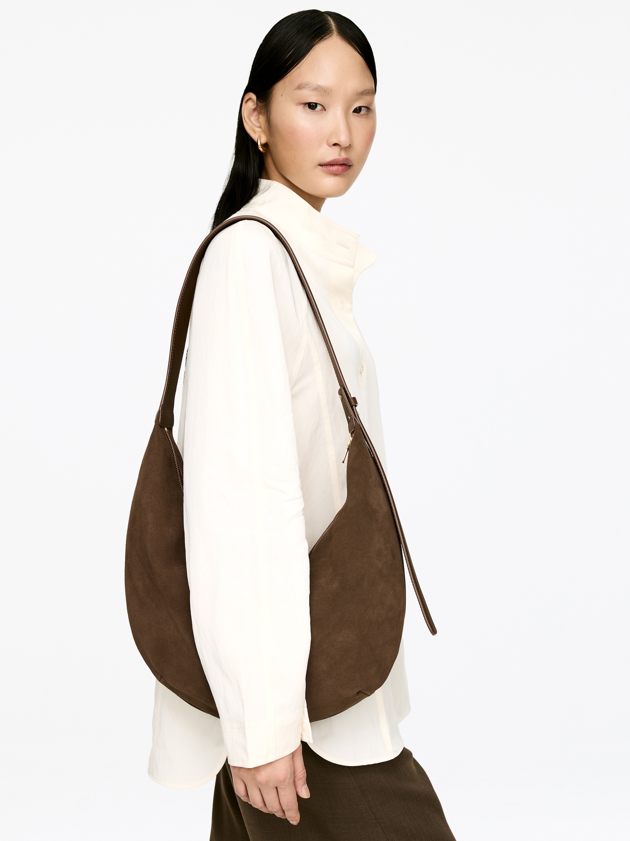 Zobrazit větší obrázek: Zakřivená semišová taška - Brown - ŽENY | H&M CZ 1