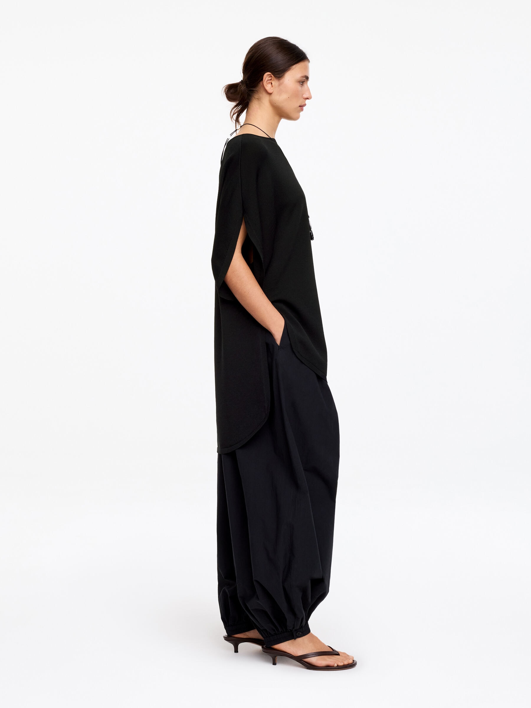 Rounded Hem Top - Black - Loose fit - Women - StillMedia/Lookbook - 3