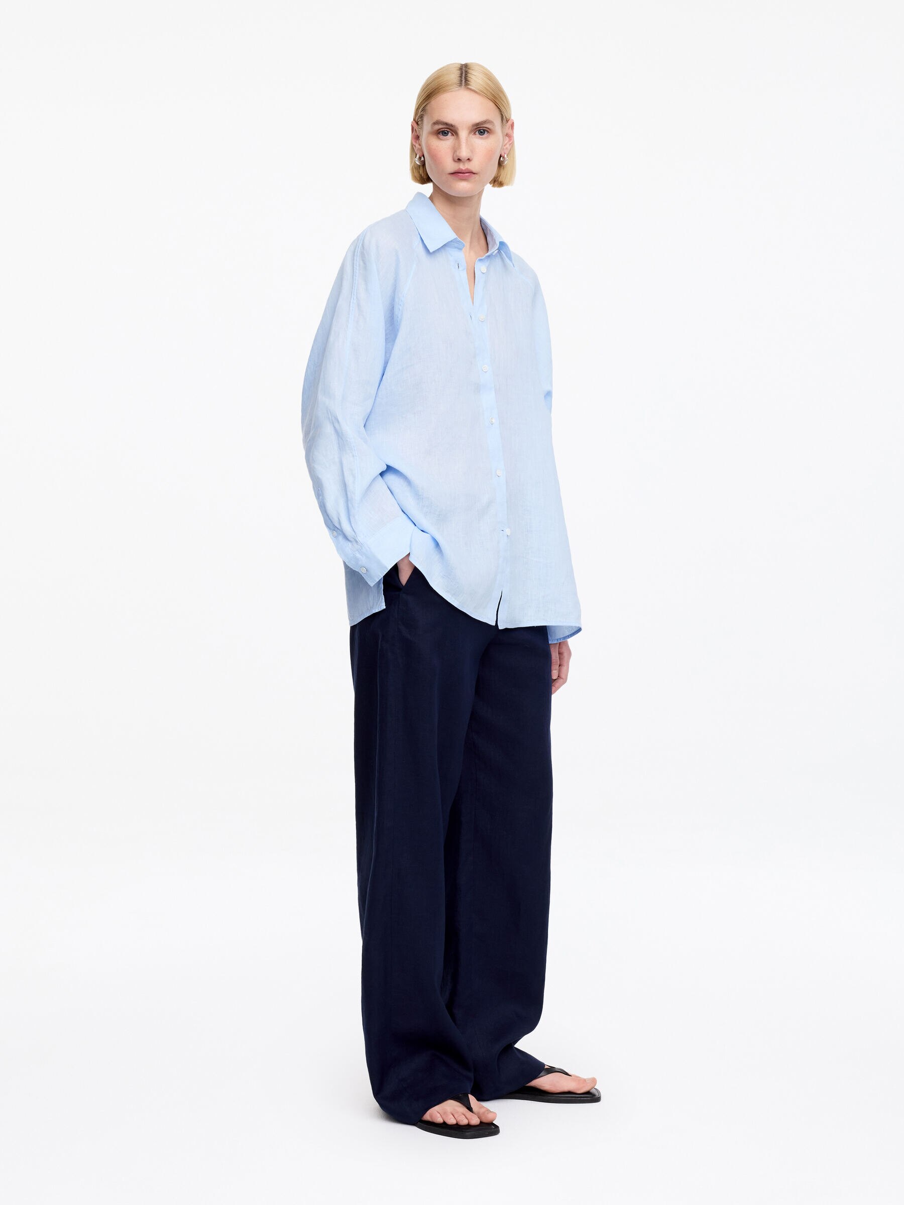 Relaxed Linen Shirt - Light Blue - Loose fit - Women - StillMedia/Lookbook - 4