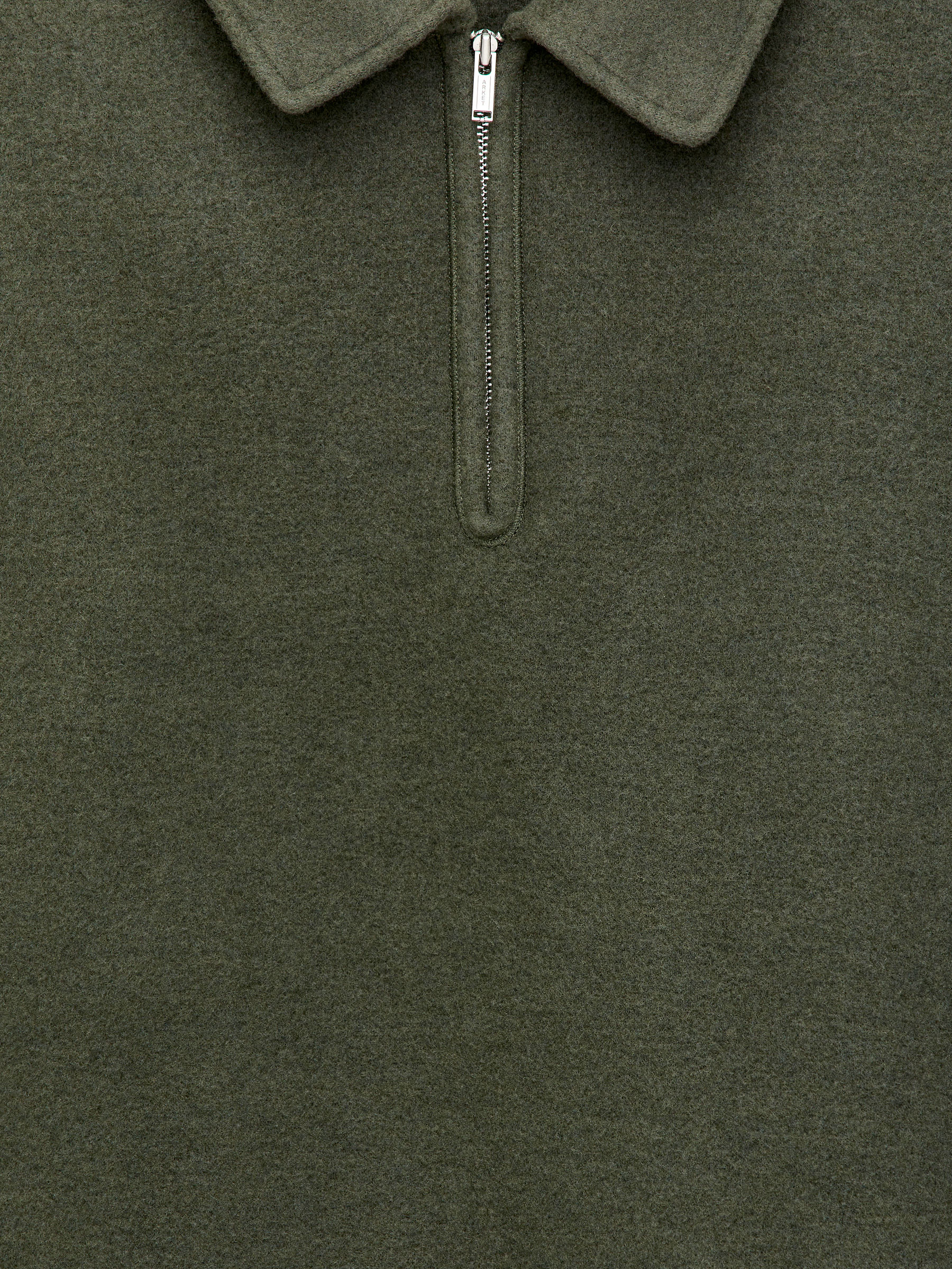 Dubbelstickad tröja med kort dragkedja - Grön - Relaxed fit - Men - StillMedia/DescriptiveDetail - 2