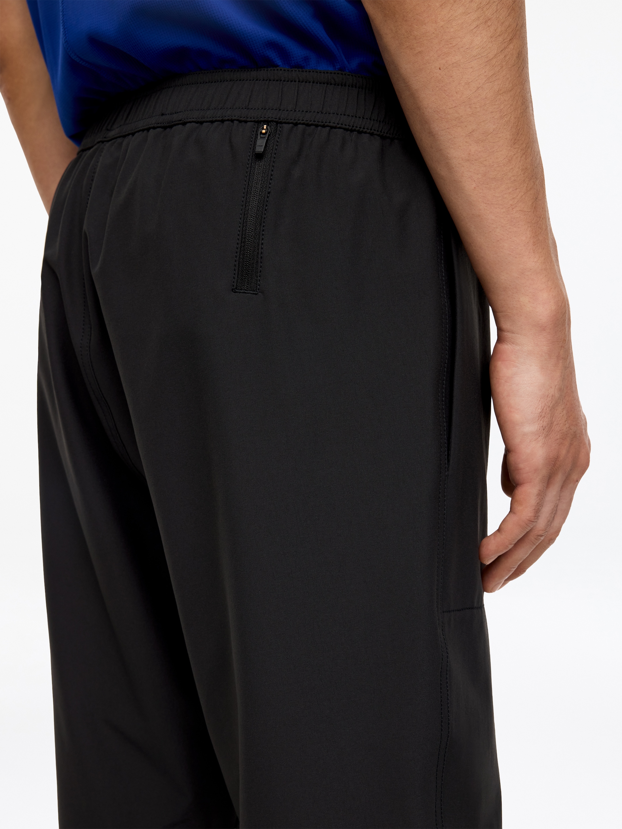 ARKET ACTIVE Tech Trousers - Black - Relaxed fit - Men - StillMedia/Lookbook - 6