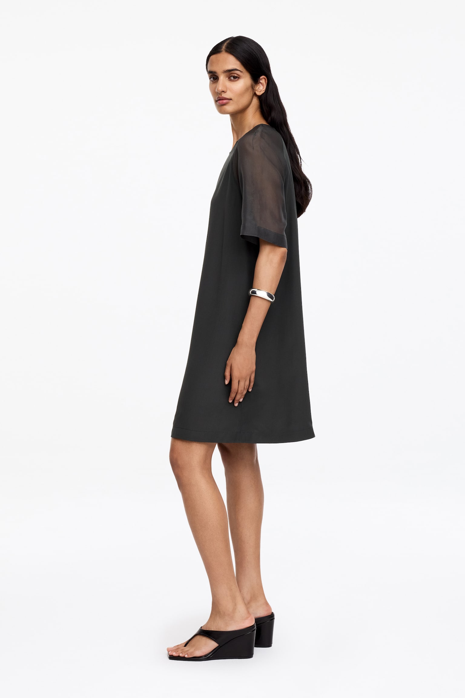 T-Shirt-Kleid aus Seide-Dunkelgrau - 4