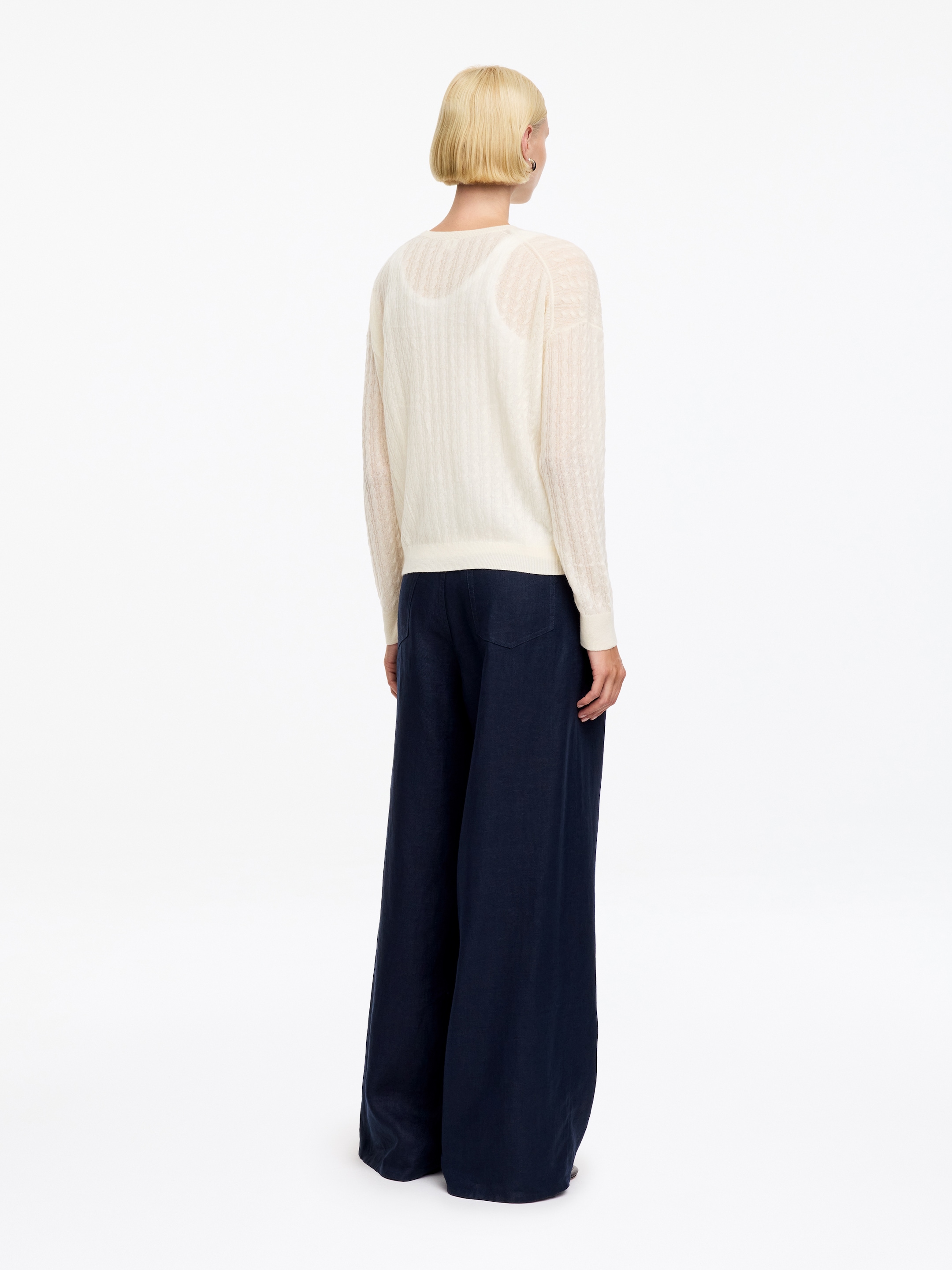 Pure Cashmere Cable-Knit Jumper - Off White - Regular fit - women - StillMedia/Lookbook - 3