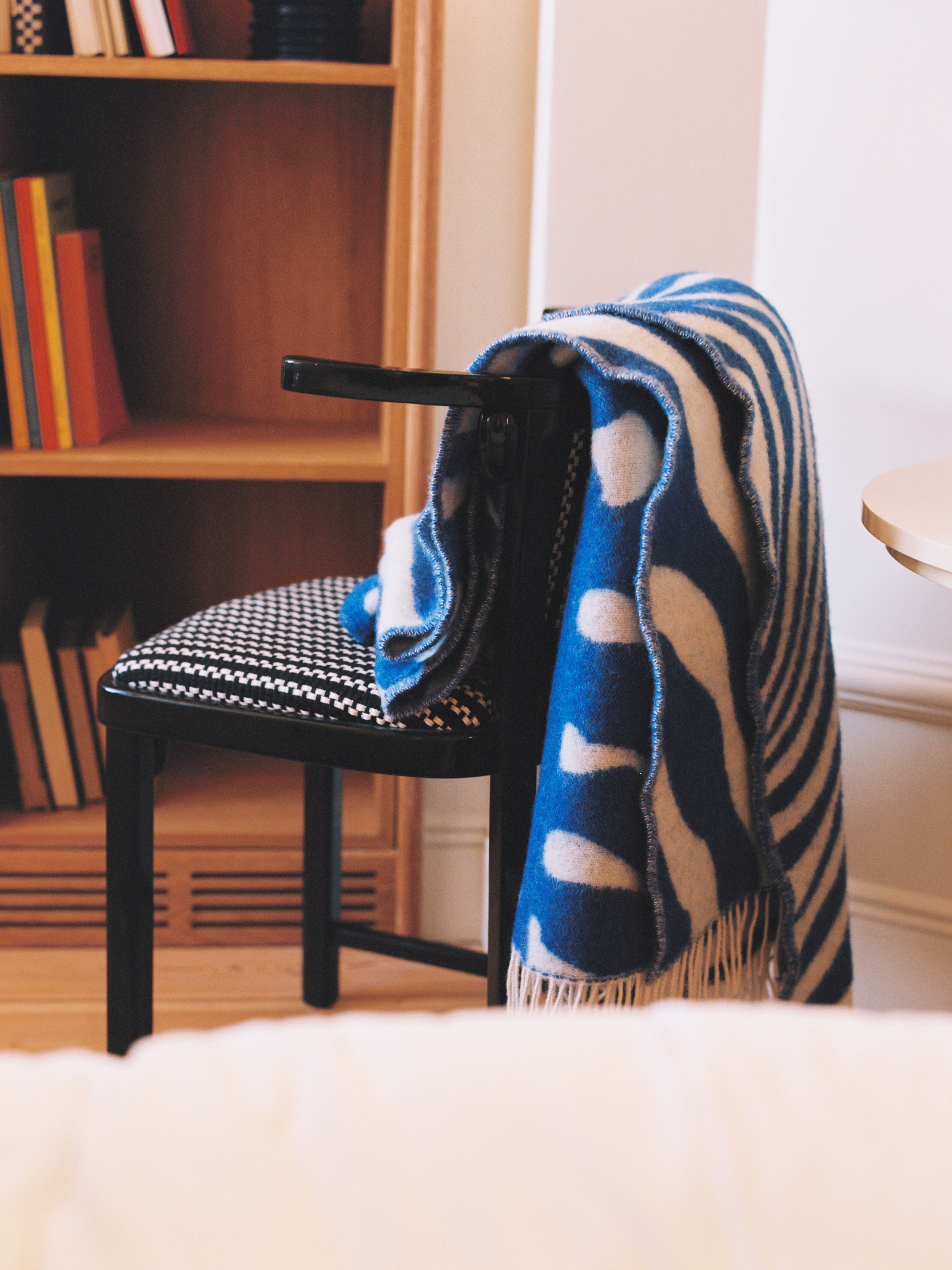 Klippan Wool Blanket – Bright Blue/Off White – ARKET EU