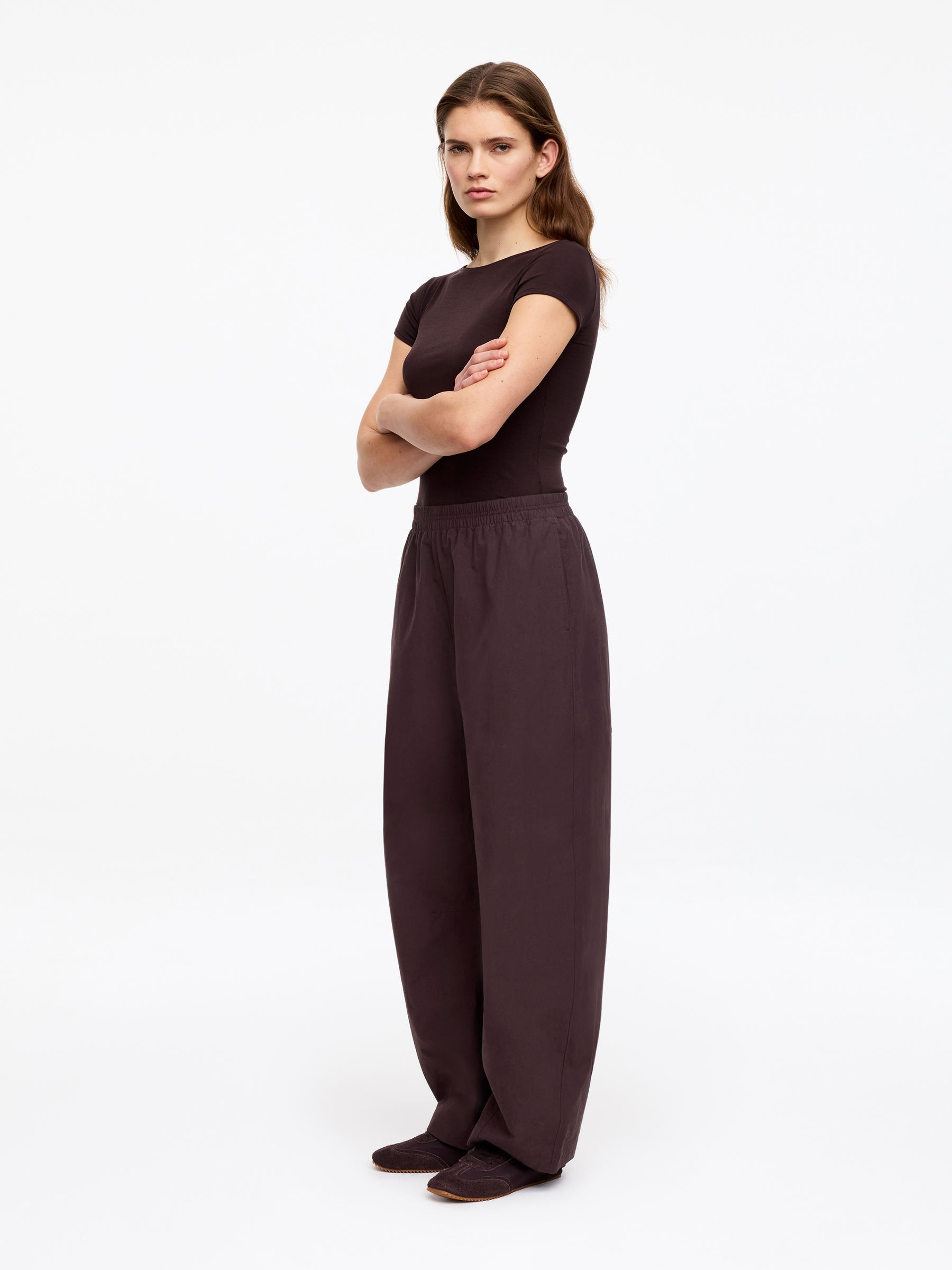 Pantalones de algodón con pernera de barril - Marrón oscuro - Corte holgado - Women - StillMedia/Lookbook - 6