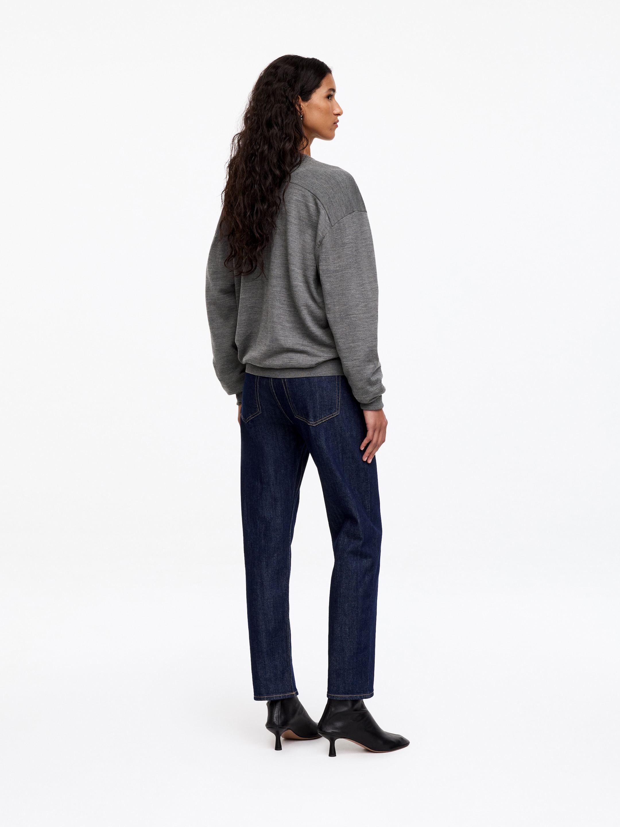Pullover aus Merinowolle mit V-Ausschnitt - Graumeliert - Loose Fit - women - StillMedia/Lookbook - 5