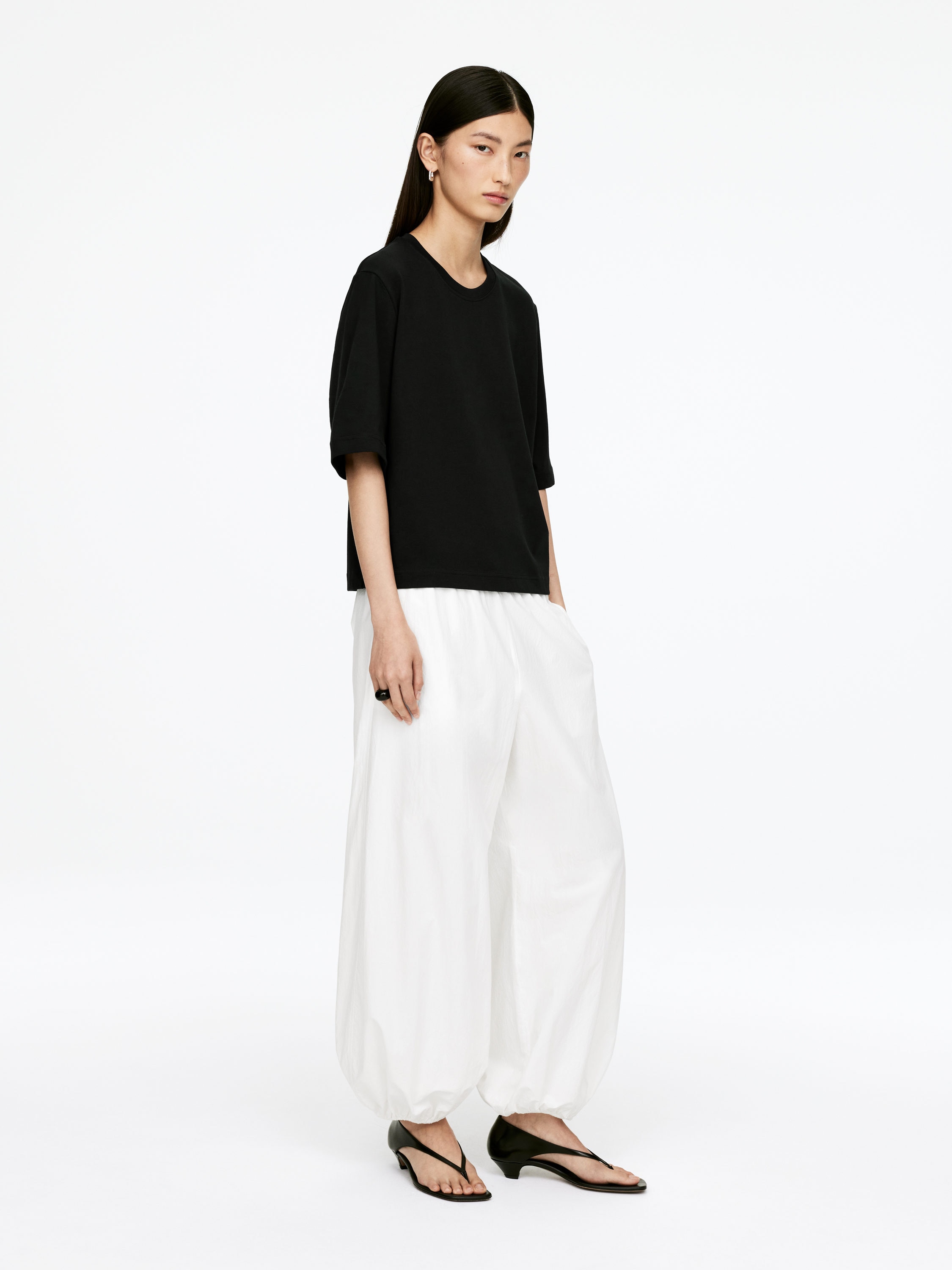 ALBA Boxy T-Shirt - Black - Loose fit - Women - StillMedia/Lookbook - 7