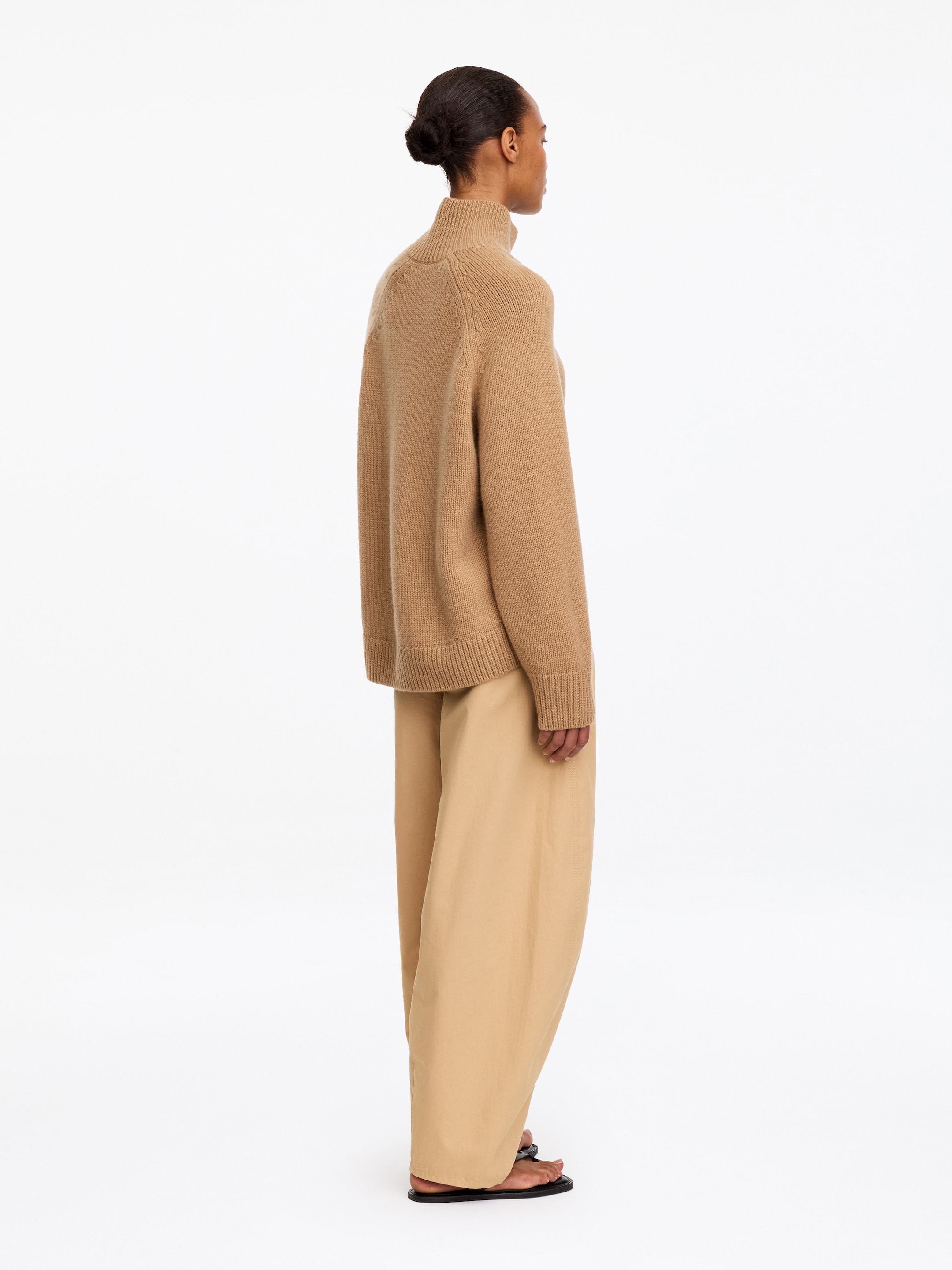 Chunky Pure Cashmere Jumper - Camel - Loose fit - women - StillMedia/Lookbook - 5