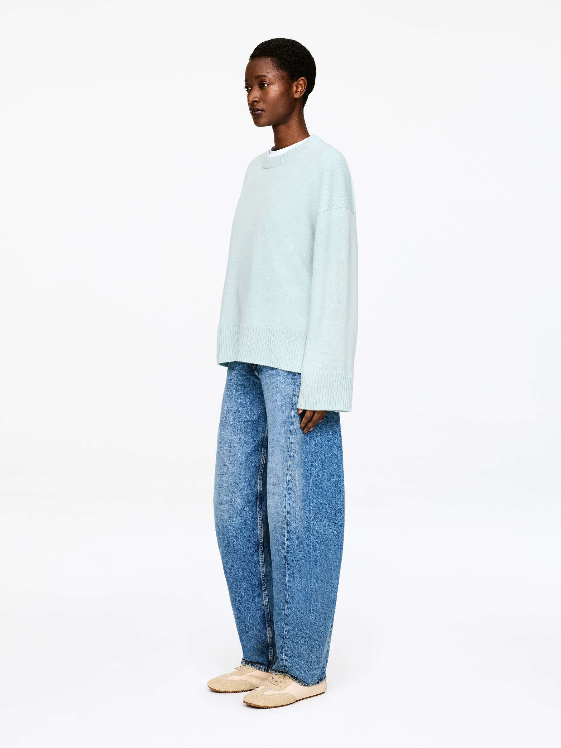 Oversized Pure Cashmere Jumper​ - Light Turquoise - Relaxed fit - Women - StillMedia/Lookbook - 3