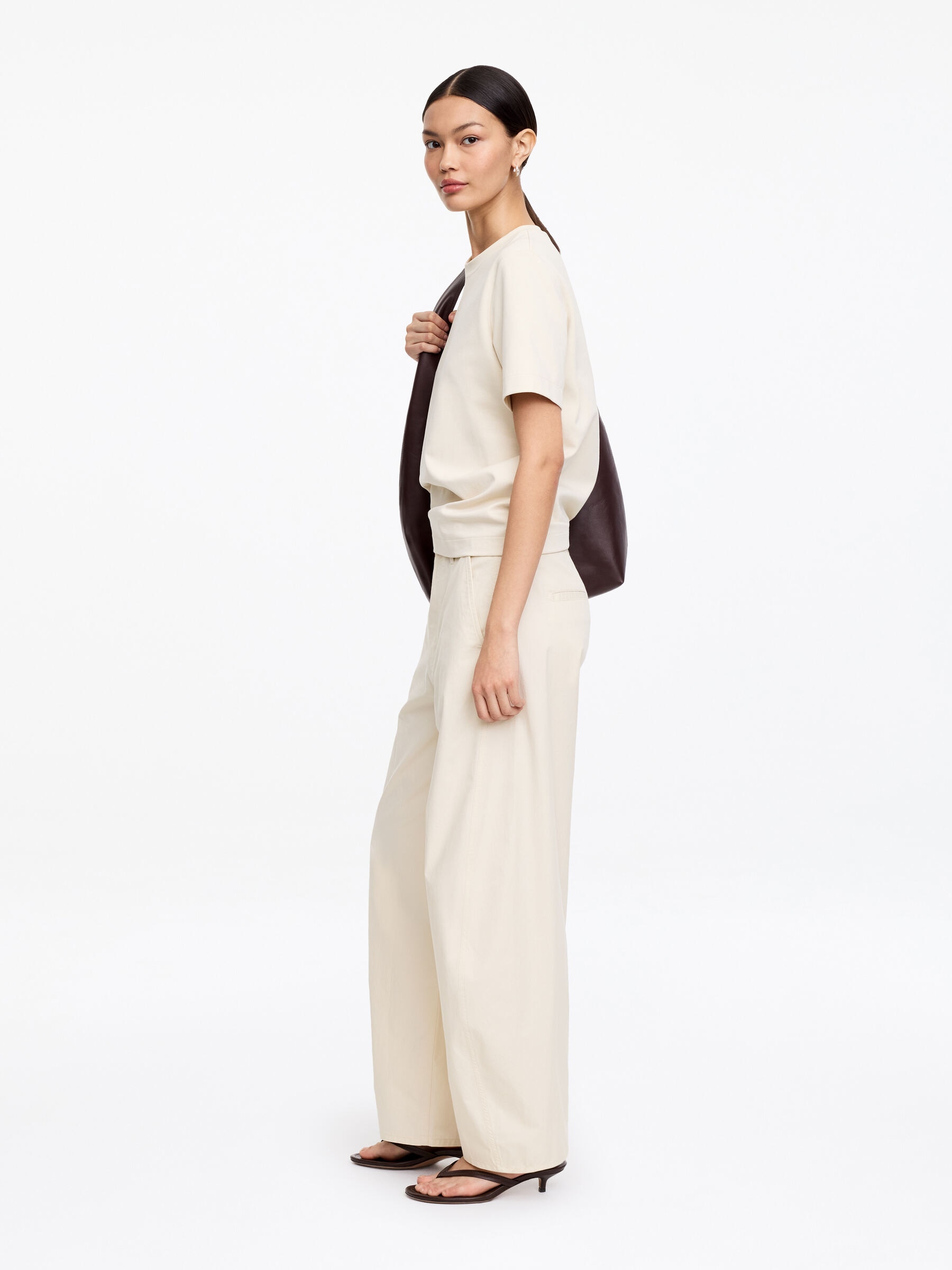 Barrel-Leg Trousers - Off White - Loose fit - Women - StillMedia/Lookbook - 4