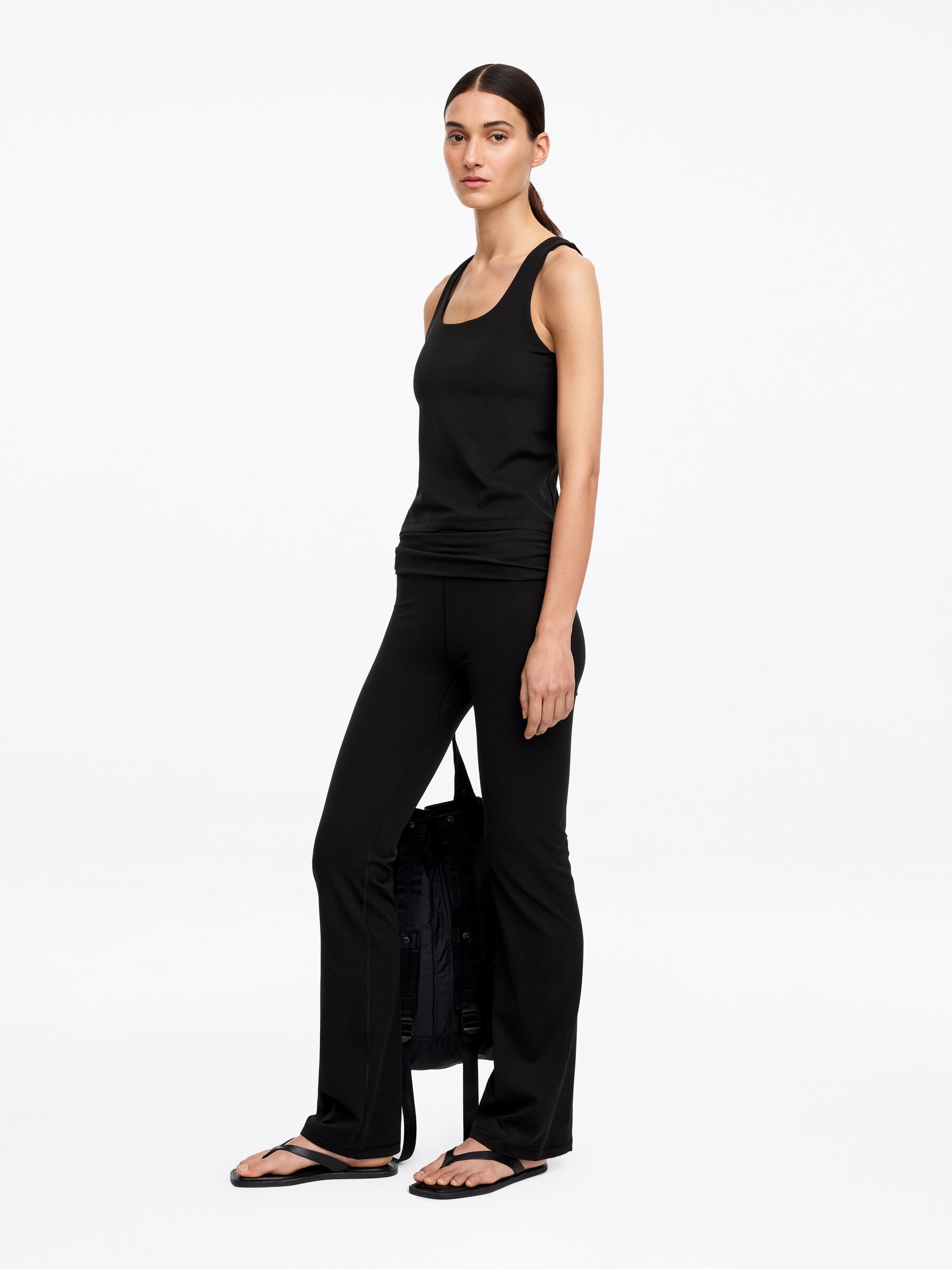 Top sin mangas con cuello cuadrado - Negro - Corte ajustado - Women - StillMedia/Lookbook - 2